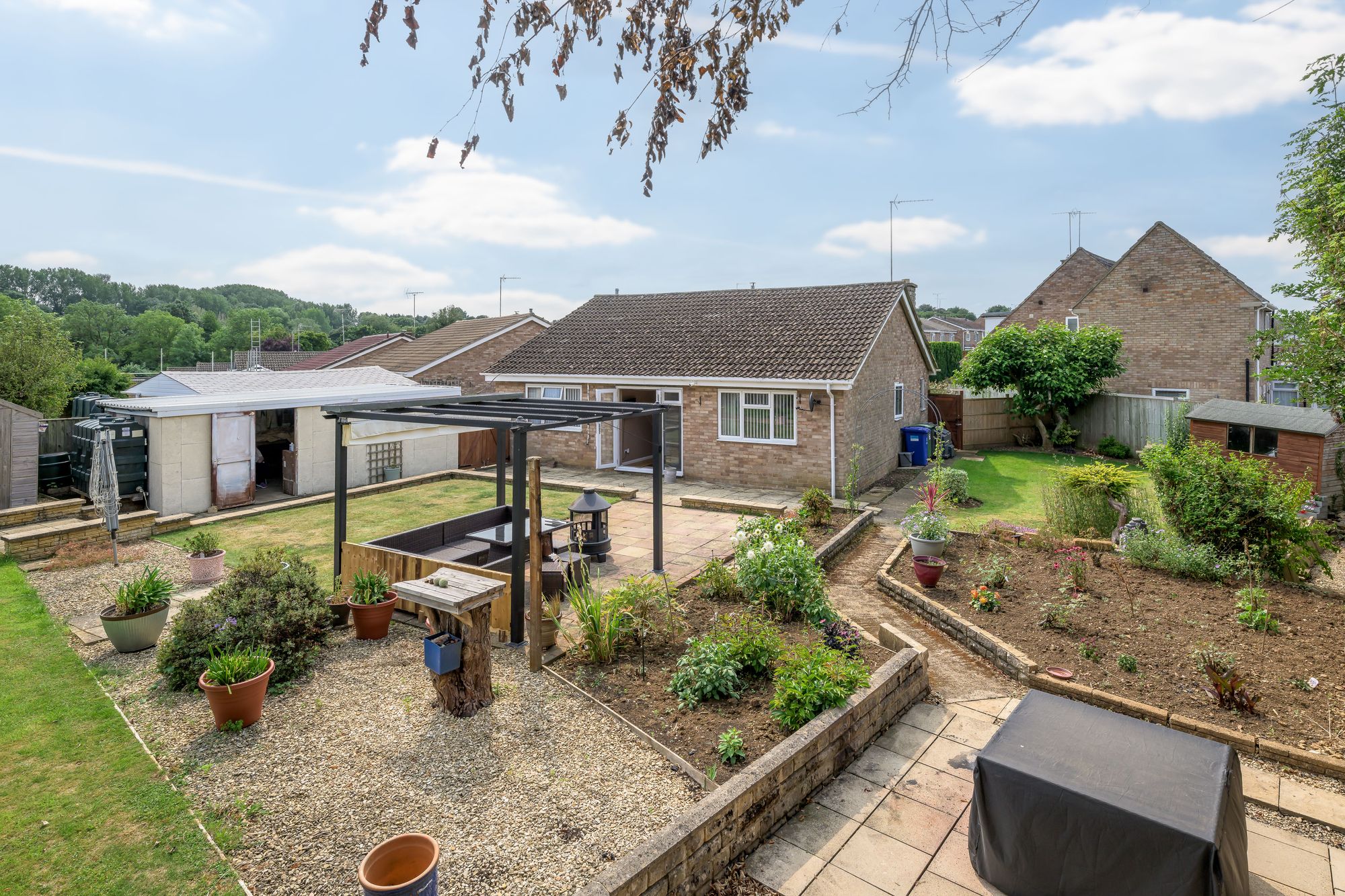 3 bed detached bungalow for sale in Thornhill, Banbury  - Property Image 2