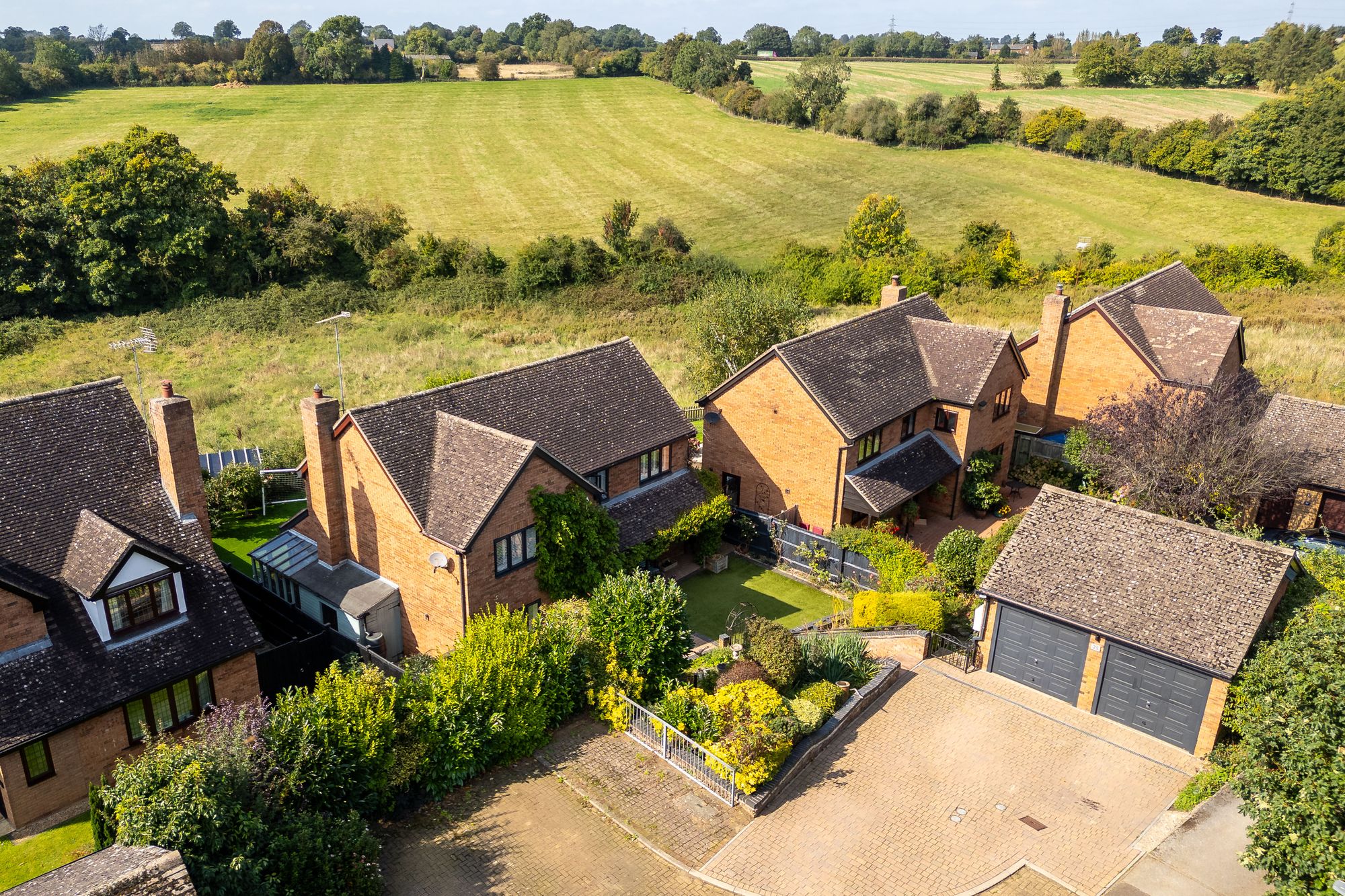 4 bed detached house for sale in Tenlands, Banbury  - Property Image 2