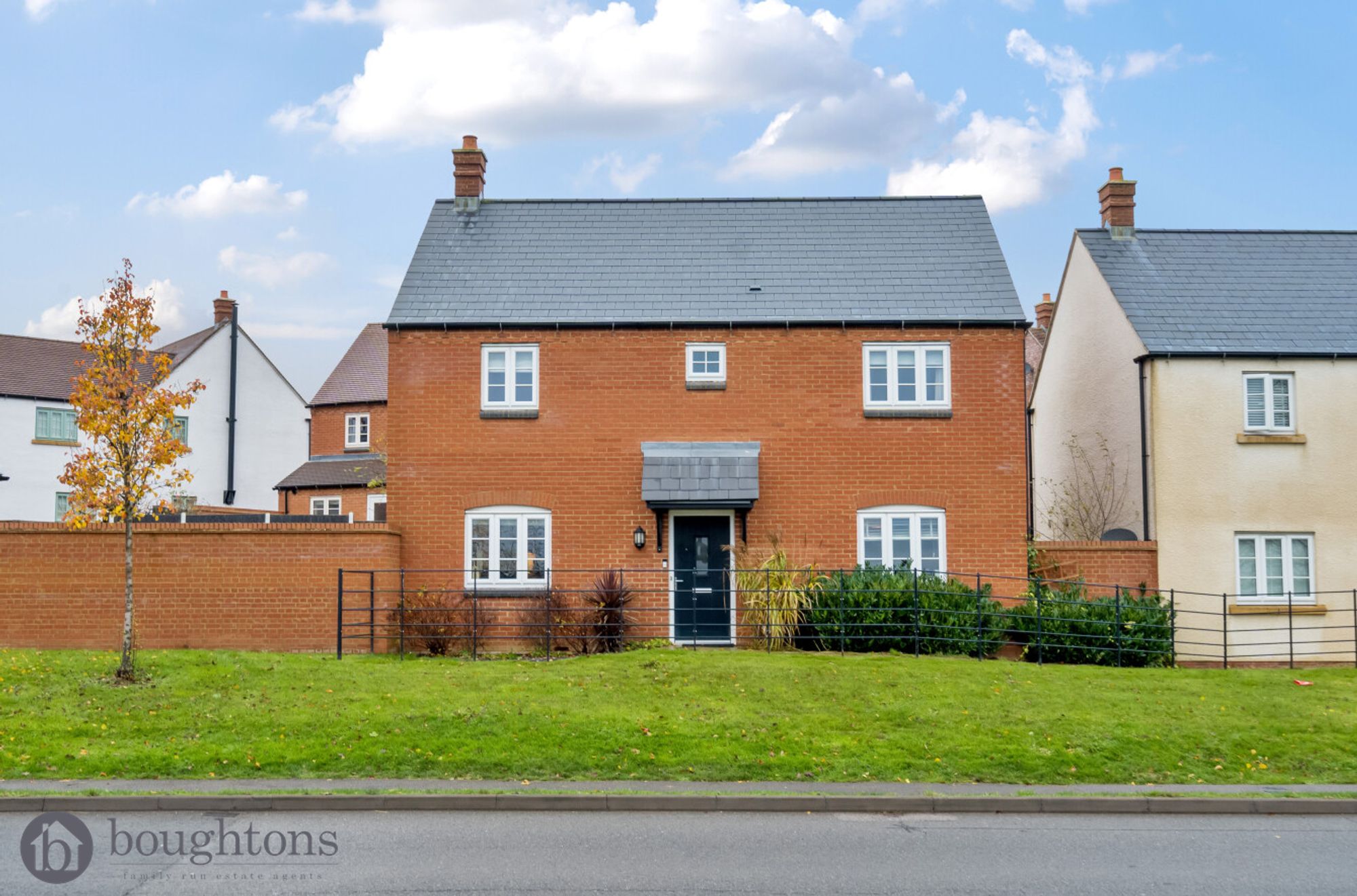 4 bed detached house for sale in Northampton Road, Brackley  - Property Image 1