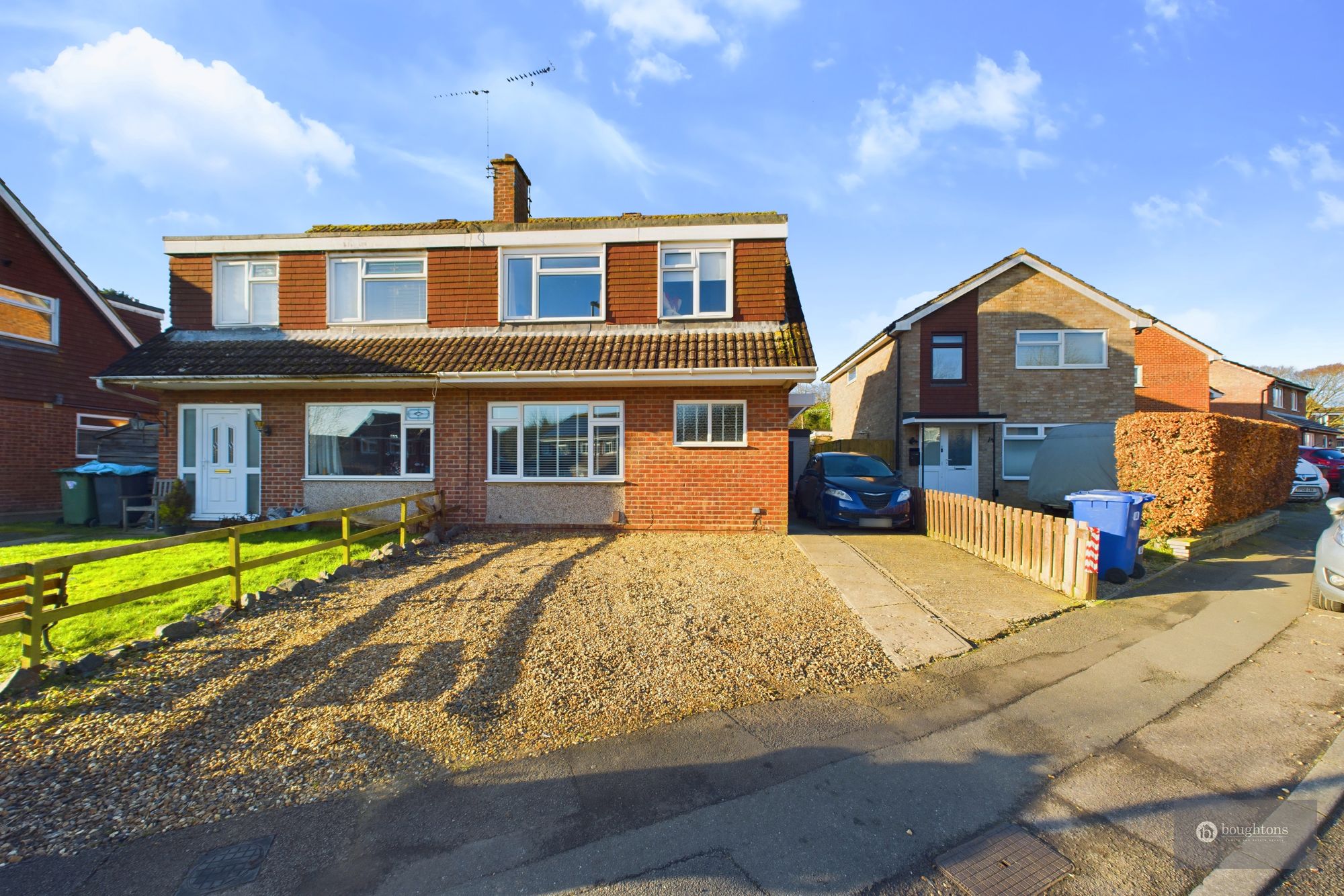 3 bed semi-detached house for sale in Glebe Drive, Brackley  - Property Image 1