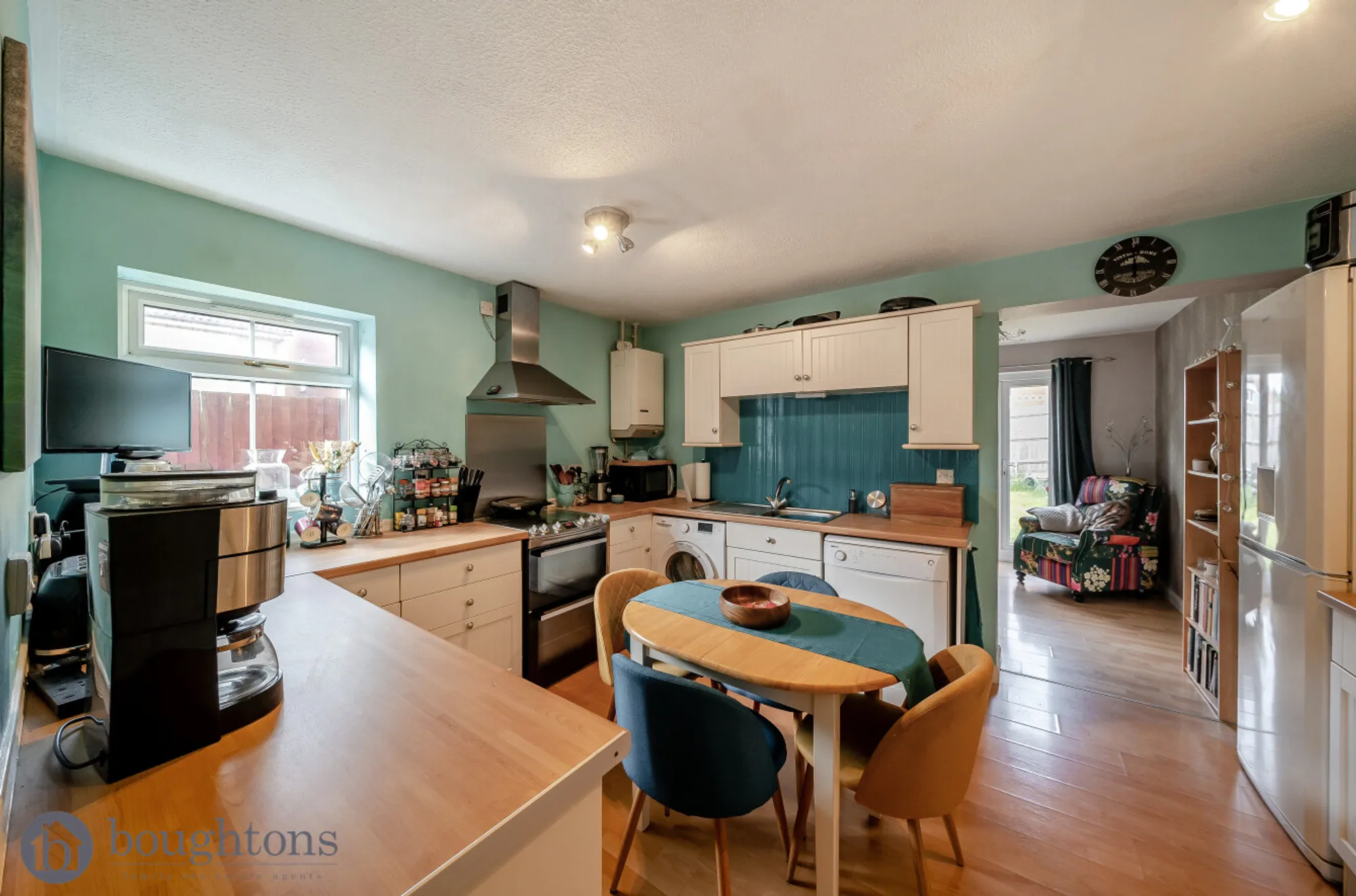 3 bed end of terrace house for sale in Sandringham Close, Brackley  - Property Image 3