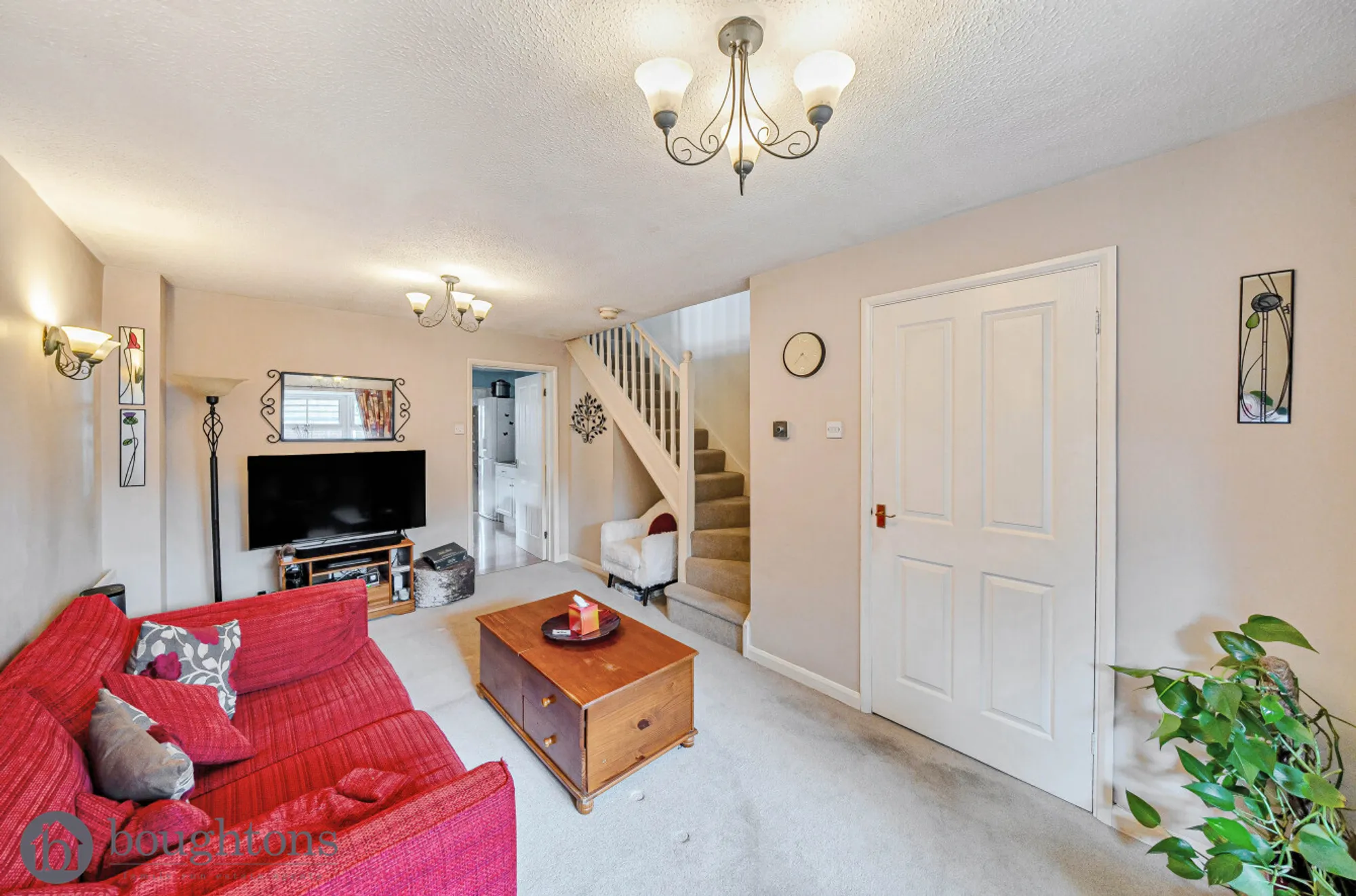 3 bed end of terrace house for sale in Sandringham Close, Brackley  - Property Image 2