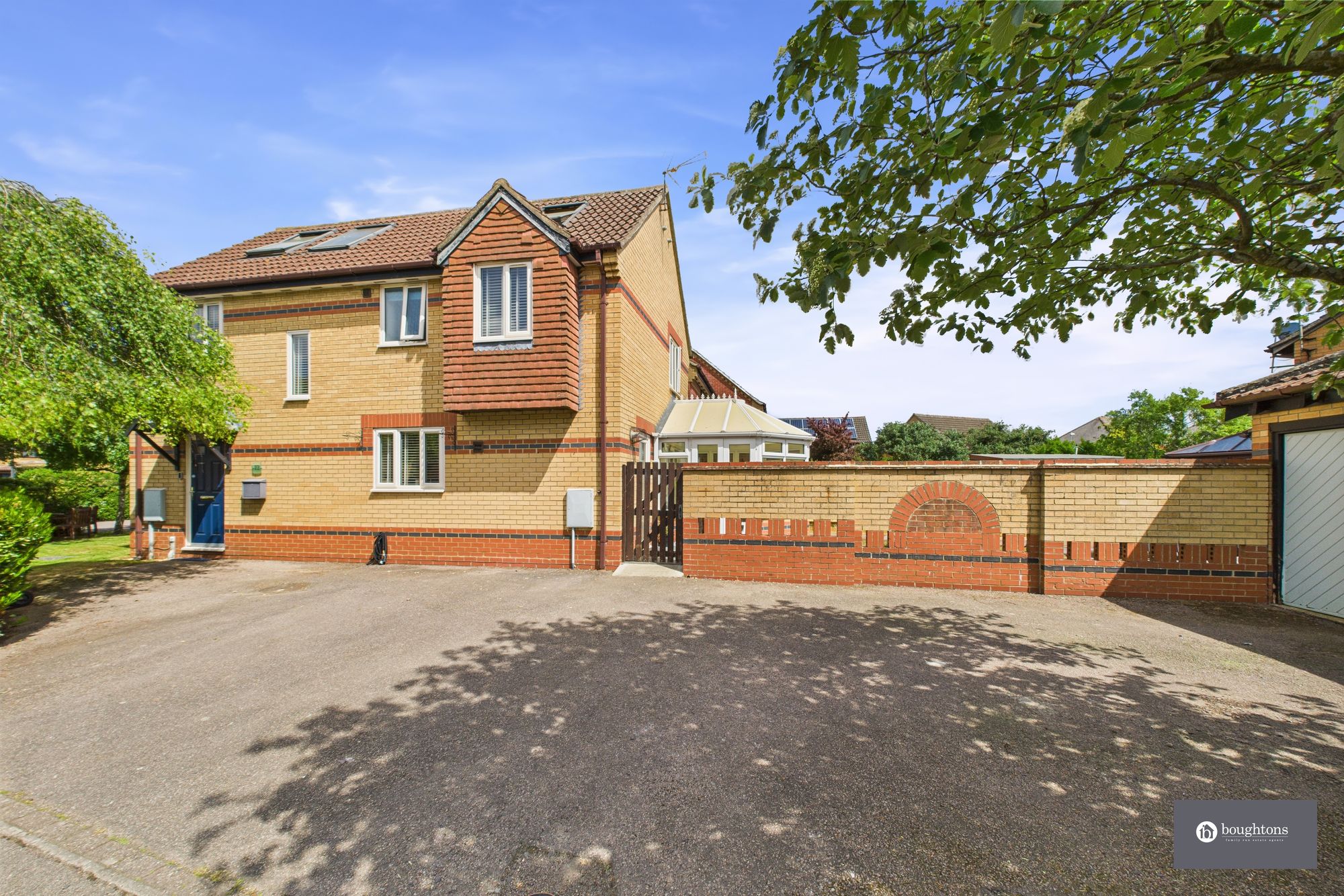 6 bed detached house for sale in Beech Drive, Brackley, NN13