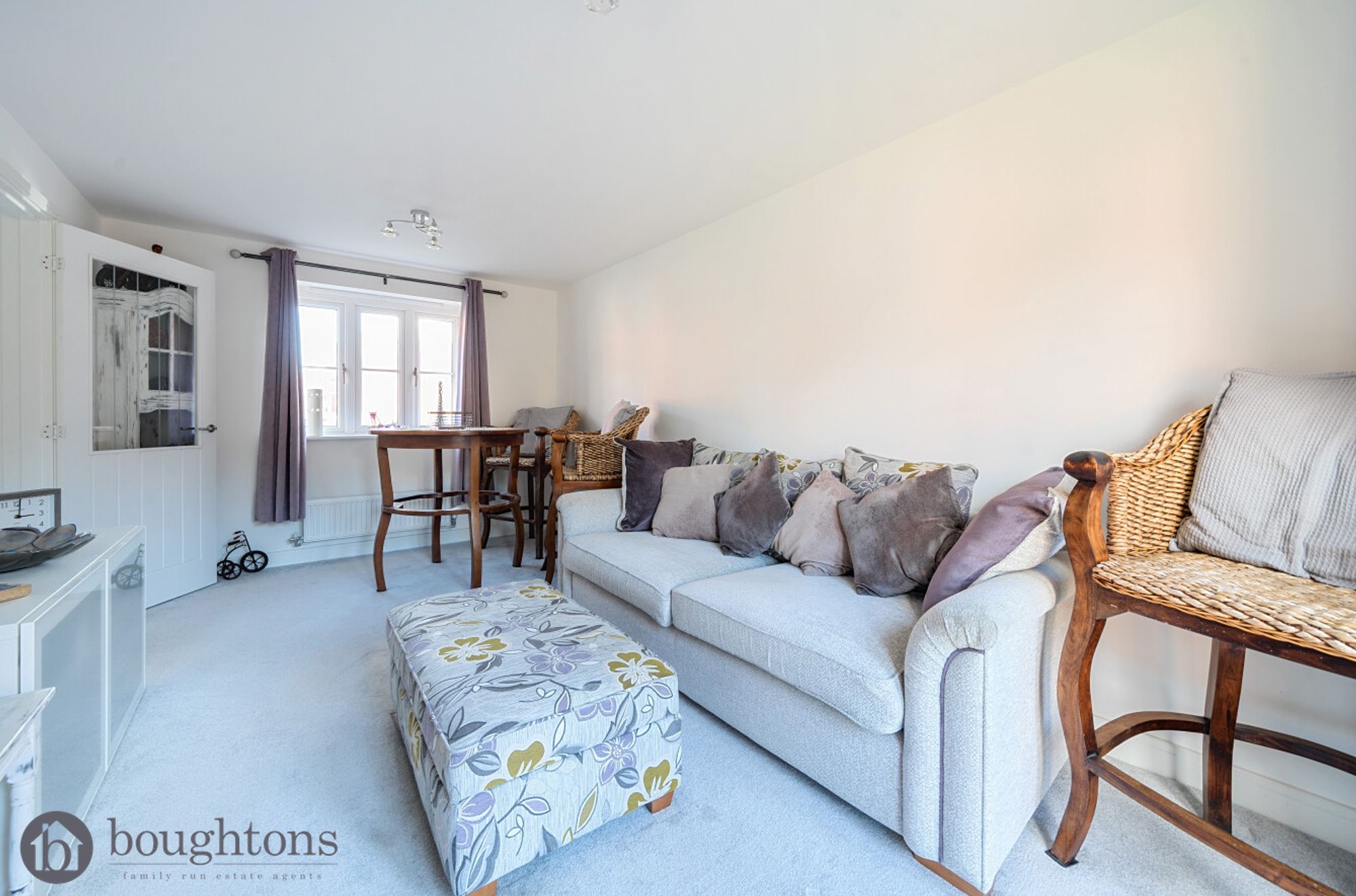 3 bed semi-detached house for sale in Marne Way, Brackley  - Property Image 9