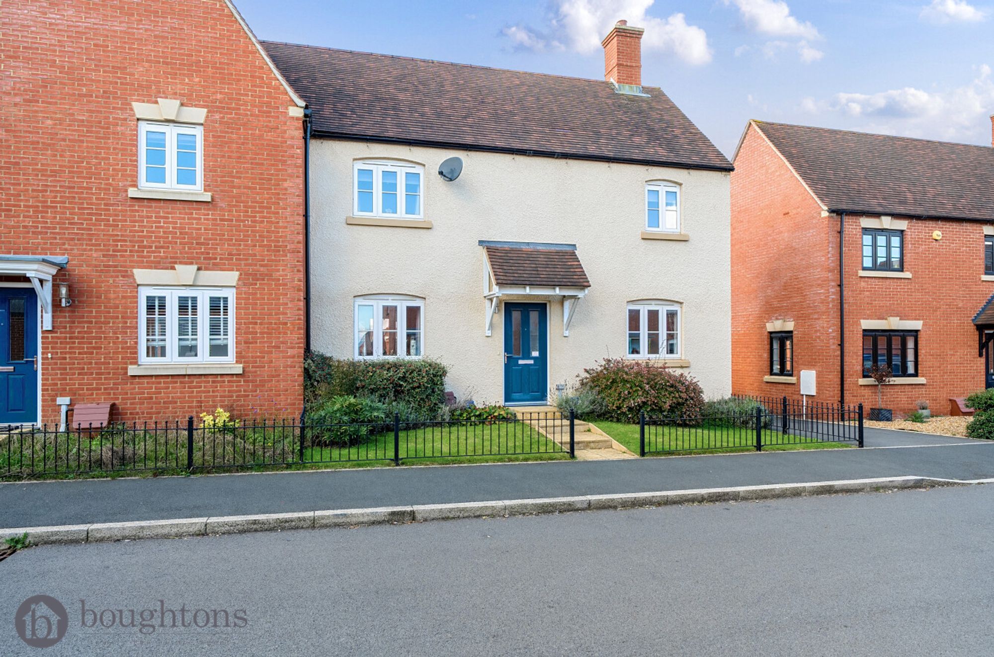 3 bed semi-detached house for sale in Marne Way, Brackley  - Property Image 1