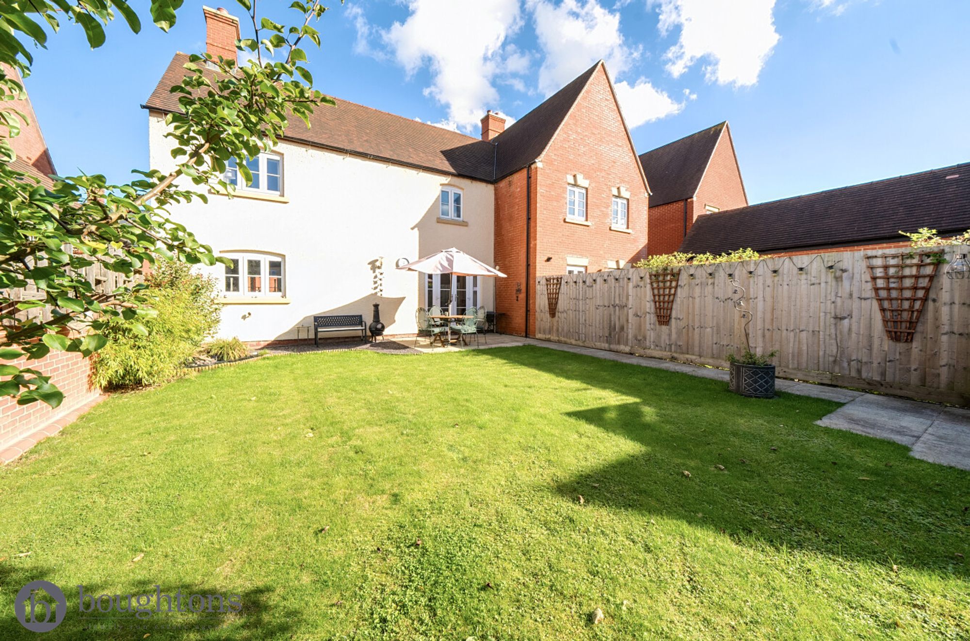 3 bed semi-detached house for sale in Marne Way, Brackley  - Property Image 2