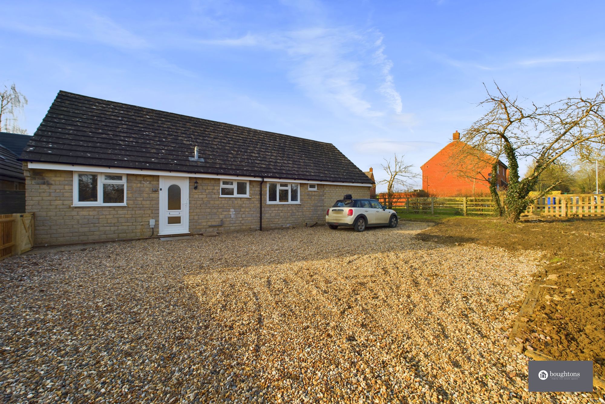 4 bed detached bungalow for sale in Brackley Road, Brackley  - Property Image 1