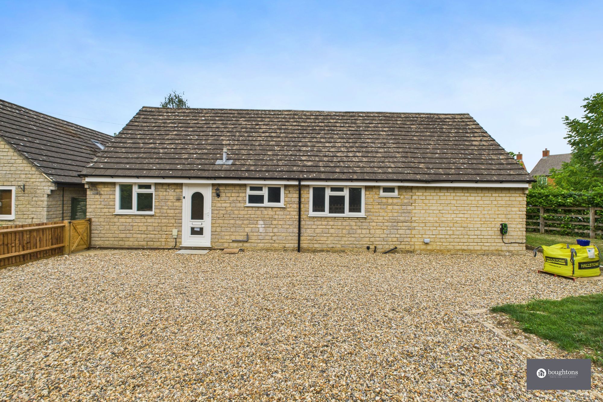 4 bed detached bungalow for sale in Brackley Road, Brackley 27