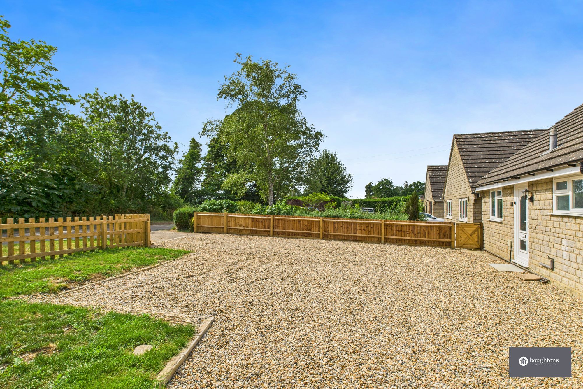 4 bed detached bungalow for sale in Brackley Road, Brackley 3