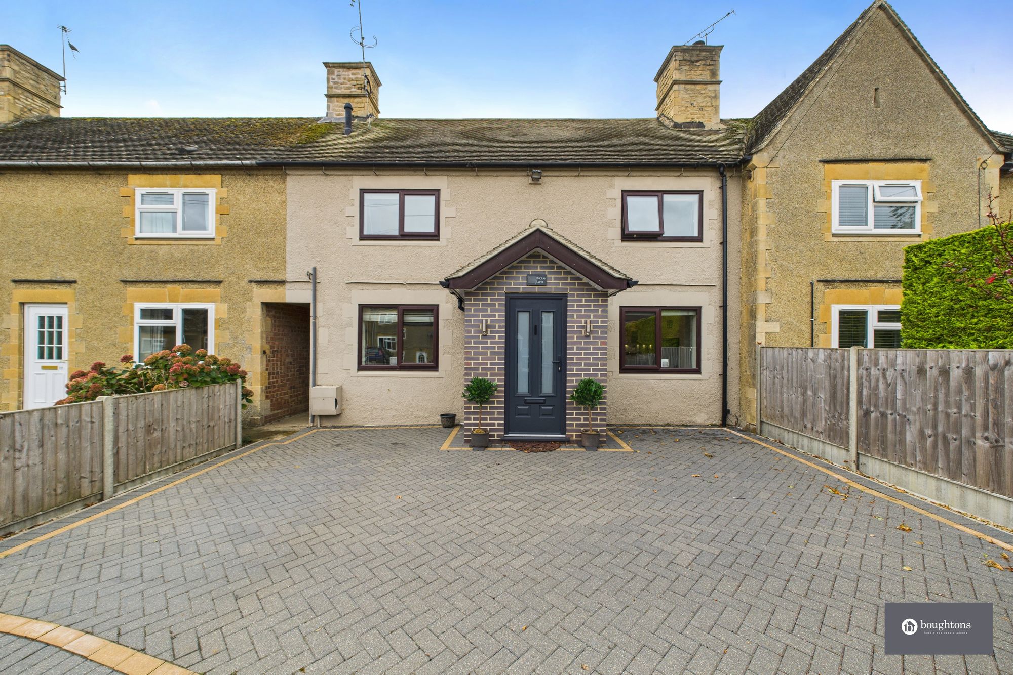 3 bed mid-terraced house for sale in Brickle Lane, Banbury, OX15