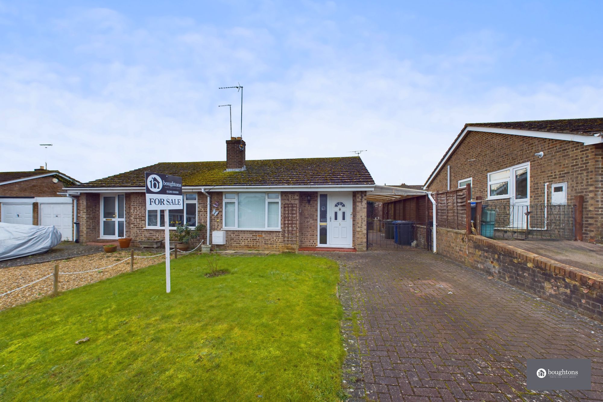 2 bed semi-detached bungalow for sale in Ellesmere Avenue, Brackley  - Property Image 1