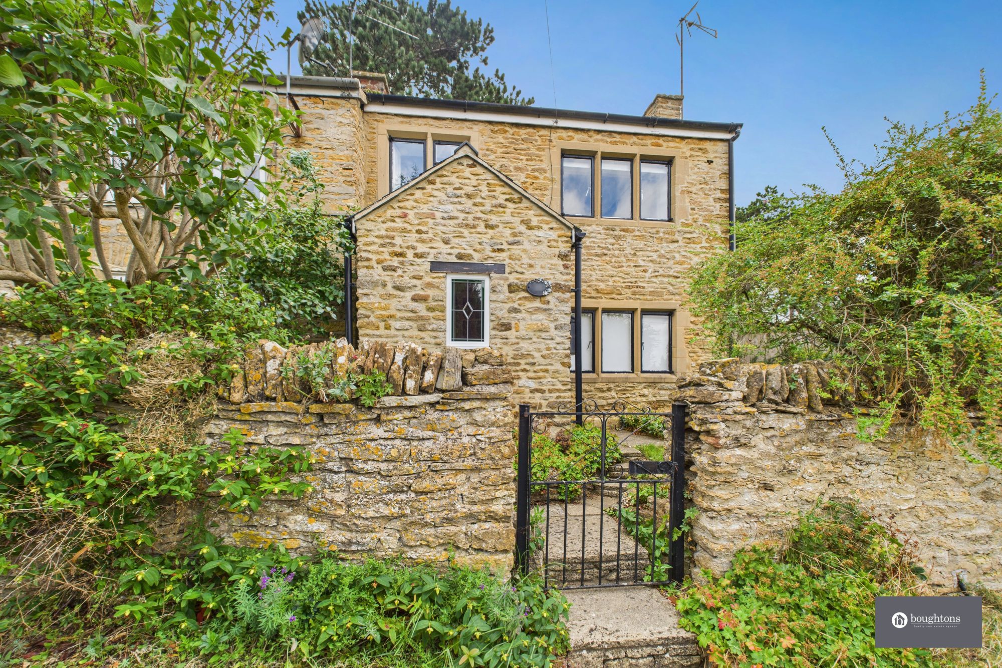 3 bed end of terrace house for sale in Mill Lane, Brackley, NN13