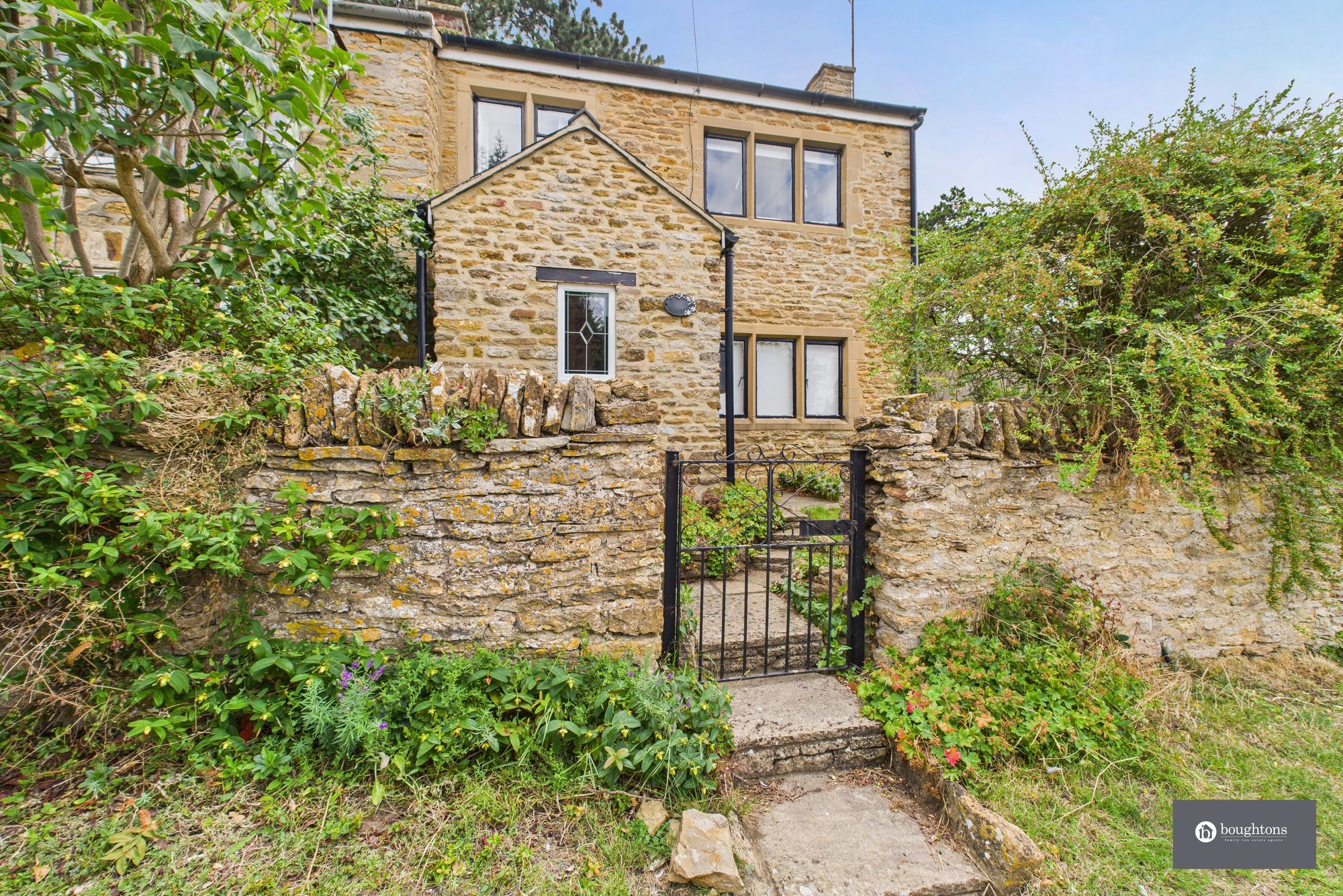 3 bed end of terrace house for sale in Mill Lane, Brackley, NN13