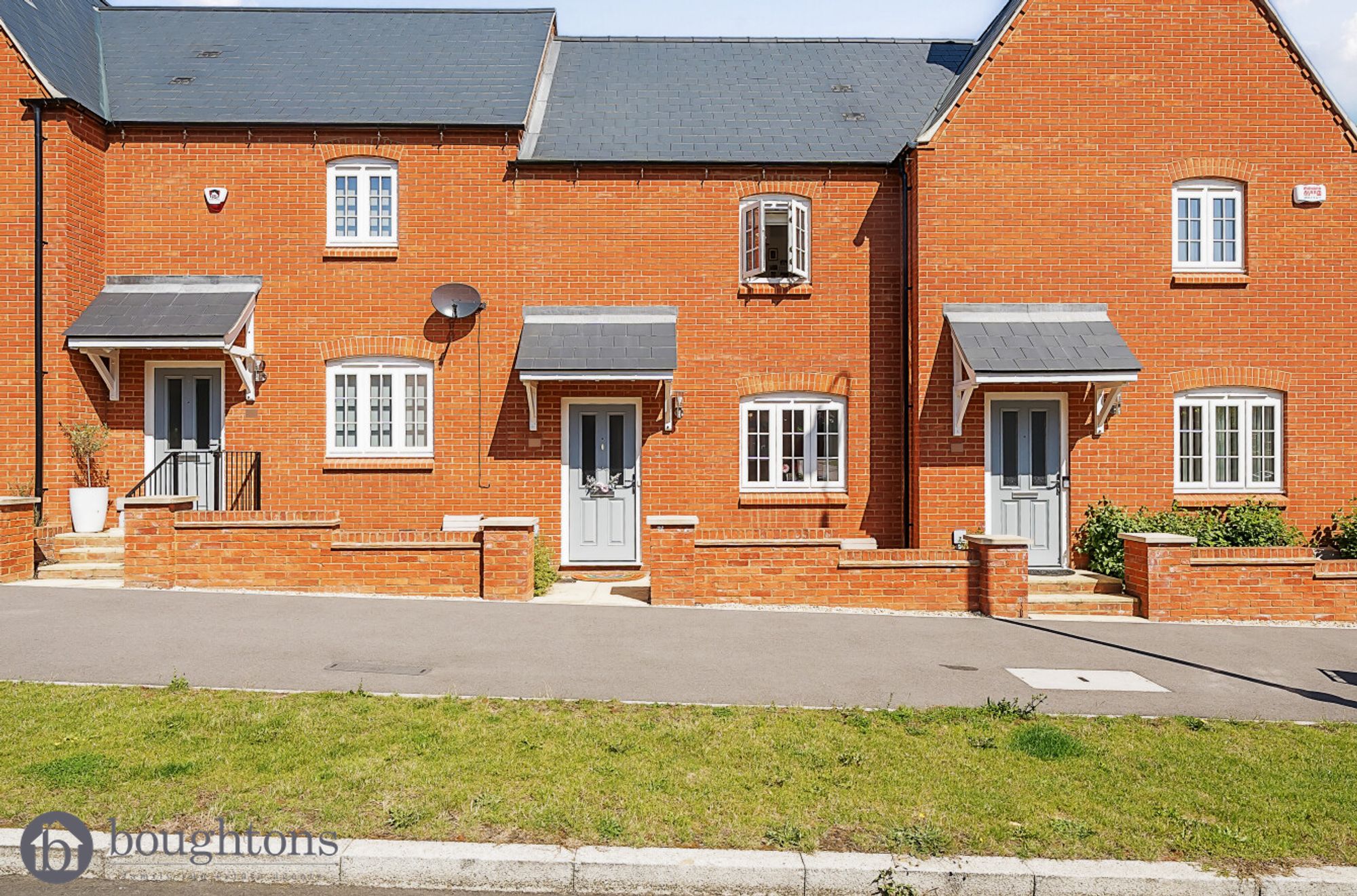 3 bed mid-terraced house for sale in Gold Avenue, Brackley  - Property Image 1