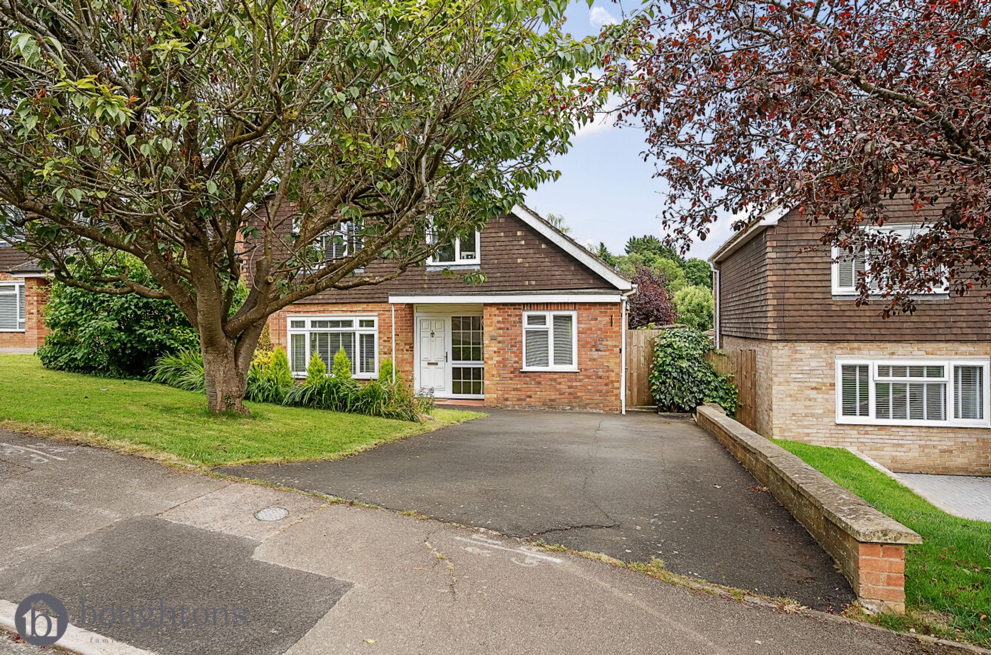 3 bed detached house for sale in Valley Road, Brackley  - Property Image 1