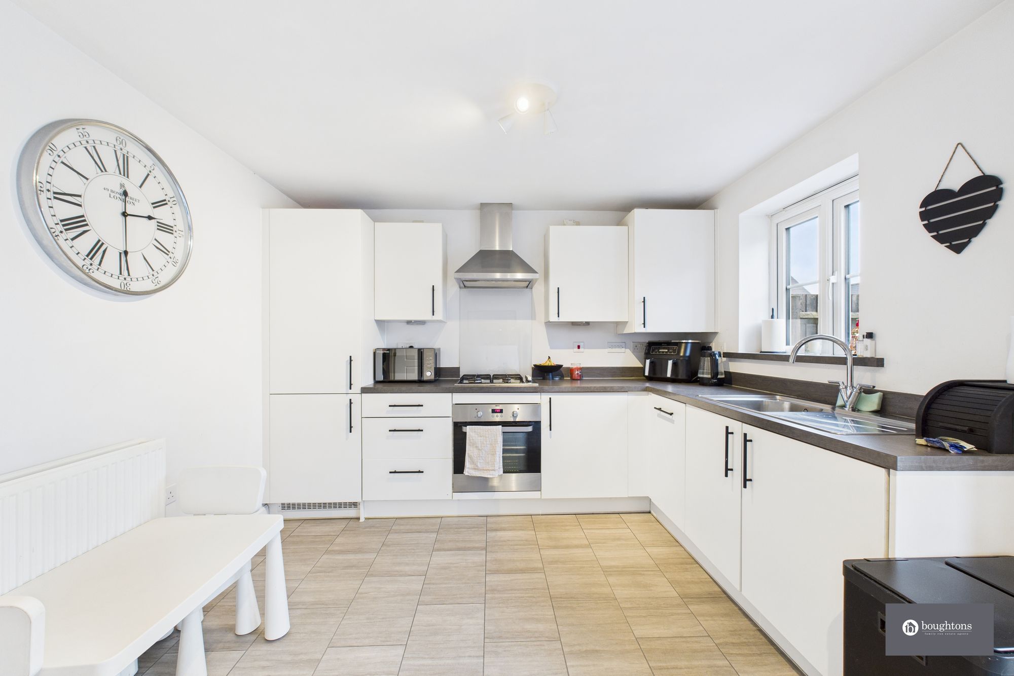 3 bed end of terrace house for sale in Juno Crescent, Brackley, NN13  - Property Image 2