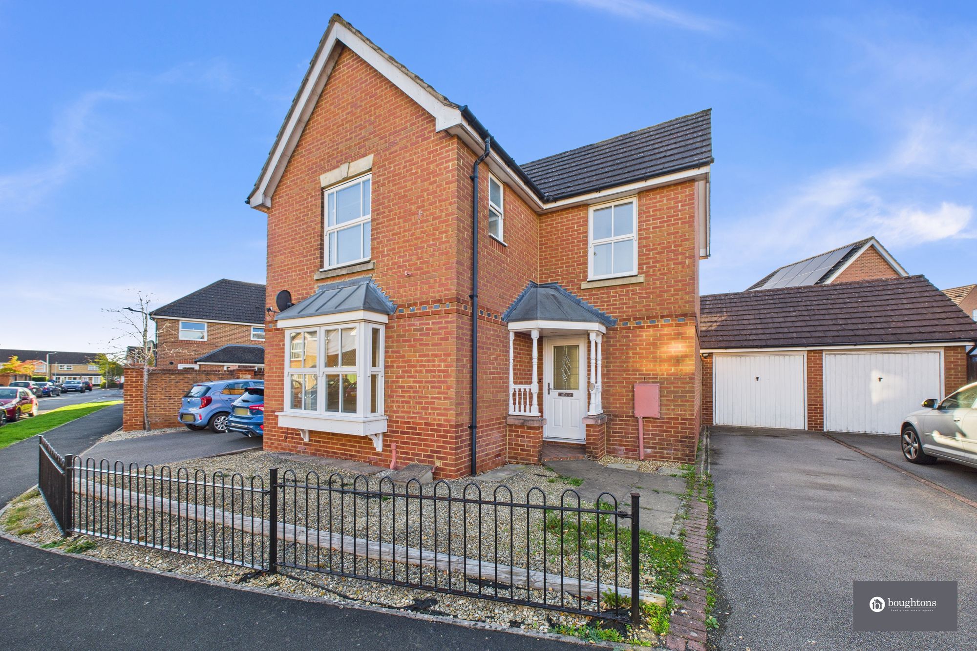 3 bed detached house for sale in Blackbird Close, Brackley  - Property Image 1