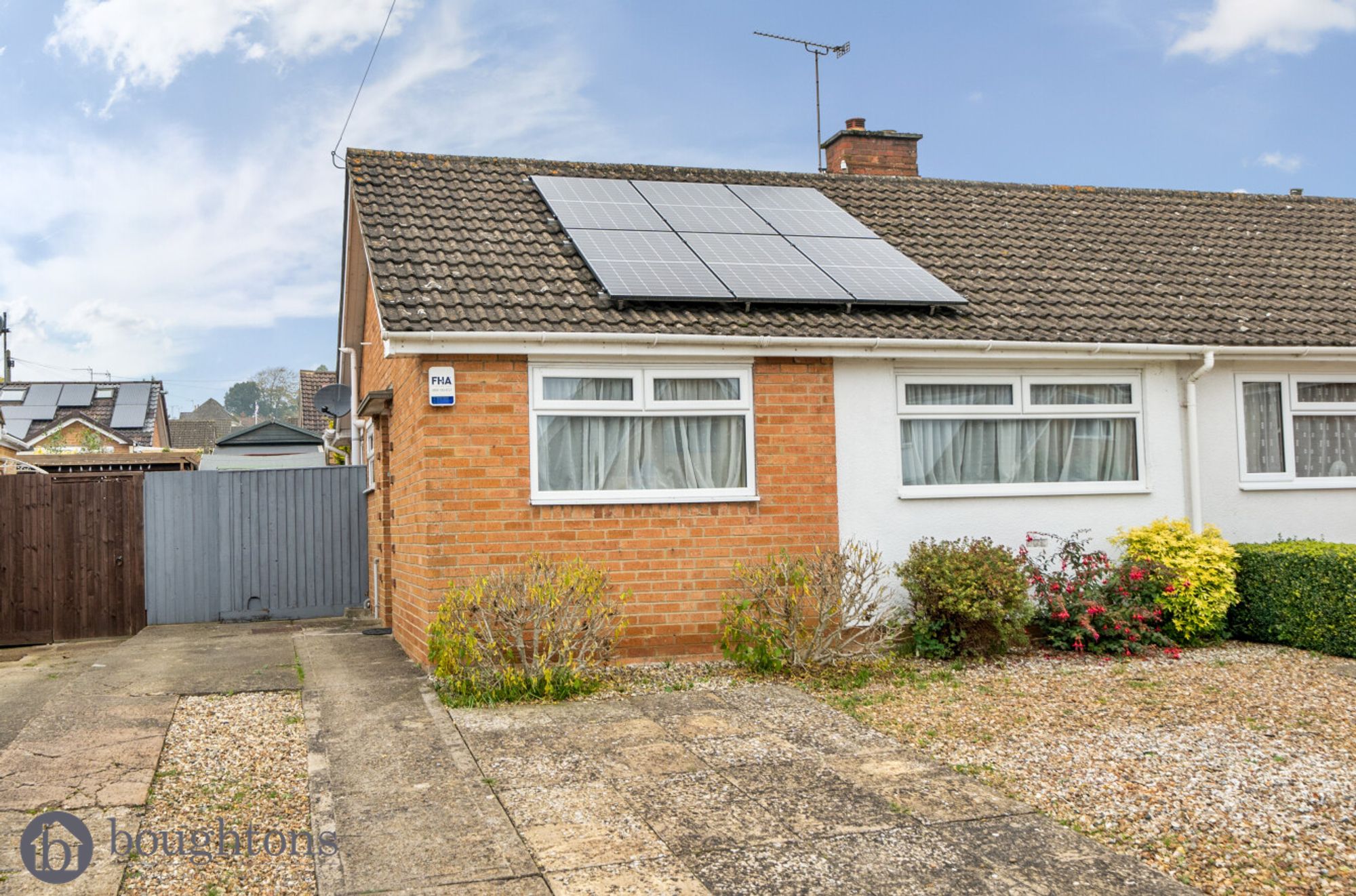 2 bed semi-detached bungalow for sale in Westminster Crescent, Brackley  - Property Image 1