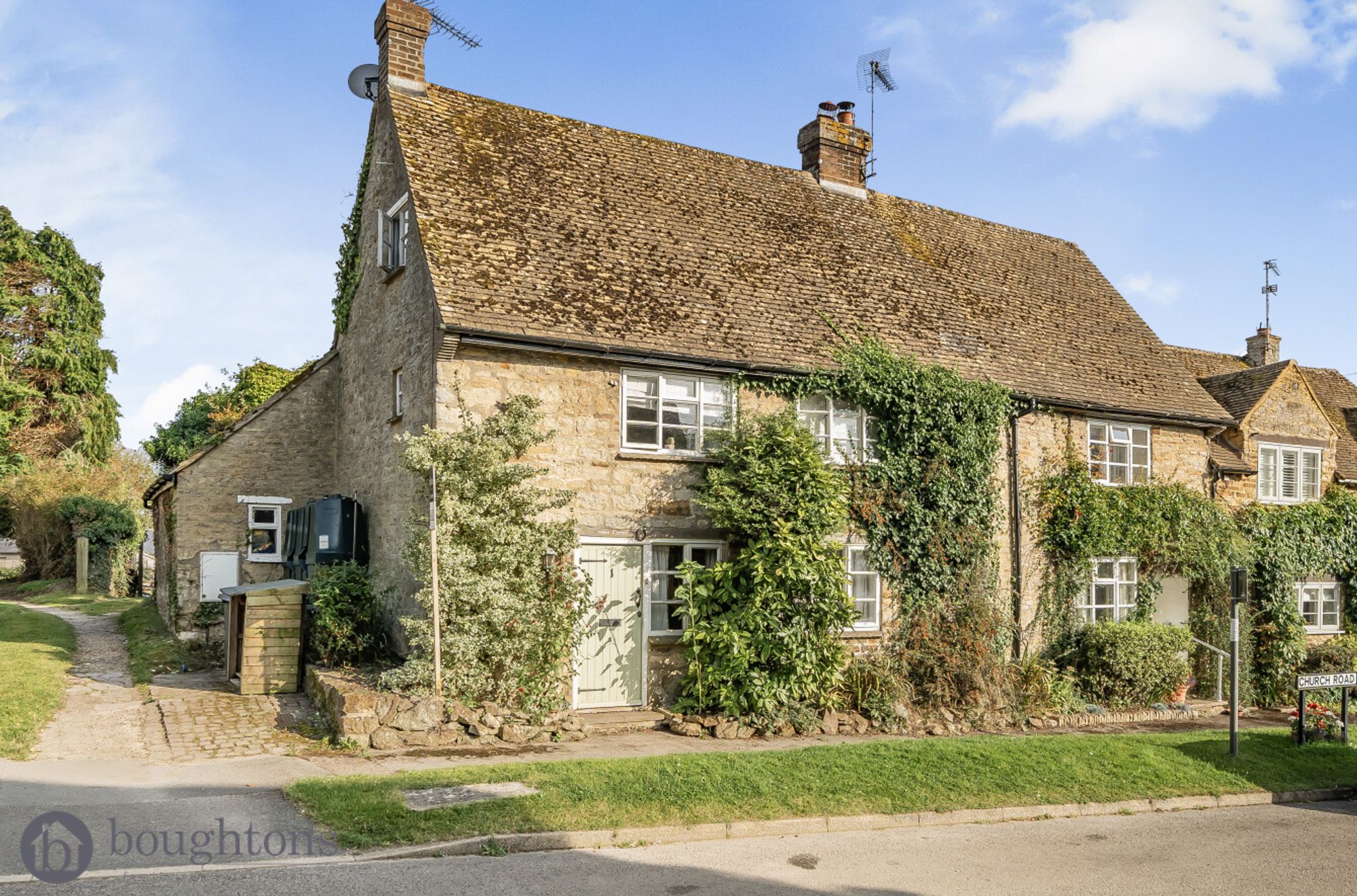 3 bed semi-detached cottage for sale in Church Road, Banbury  - Property Image 1