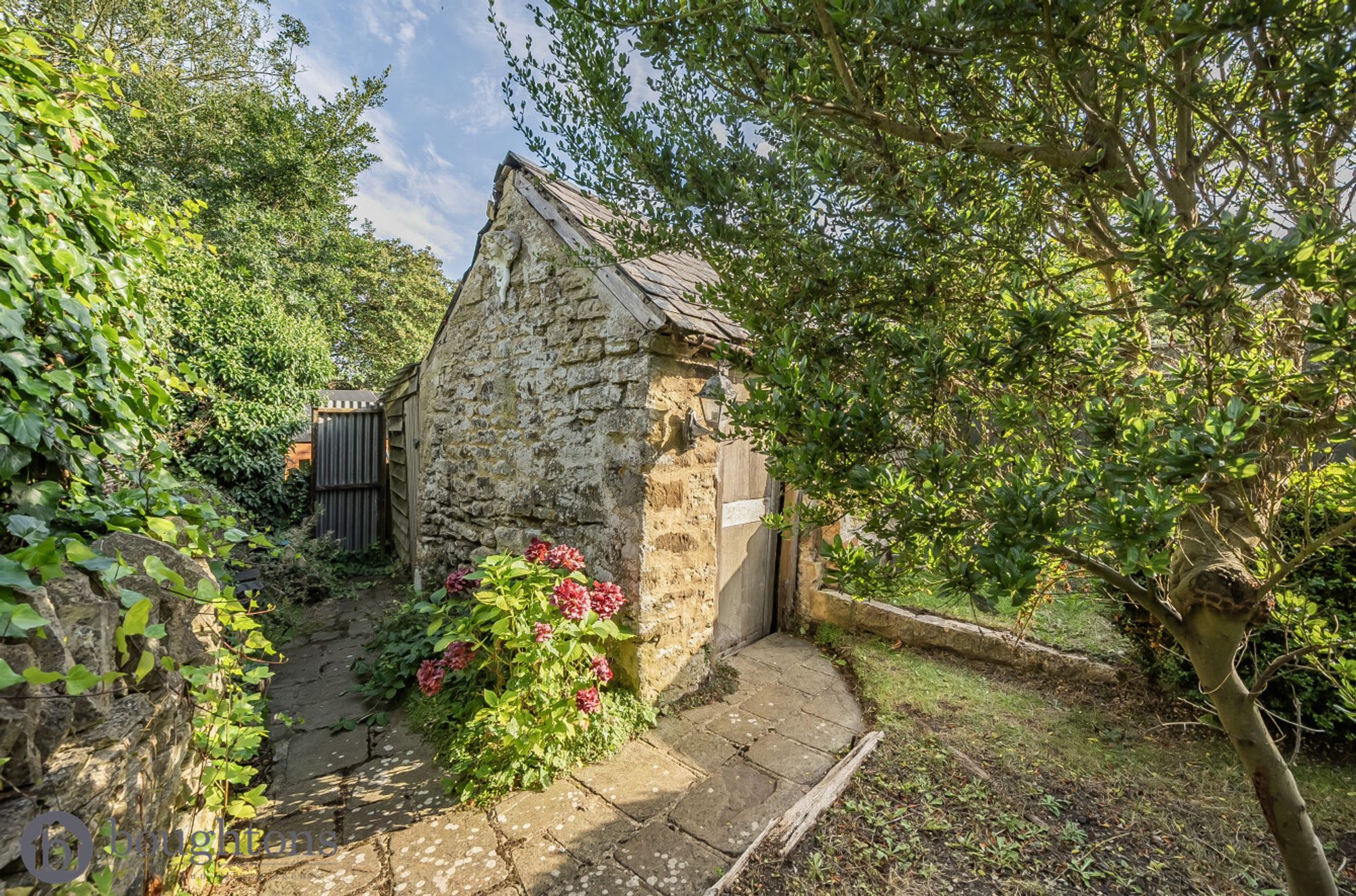 3 bed semi-detached cottage for sale in Church Road, Banbury  - Property Image 18