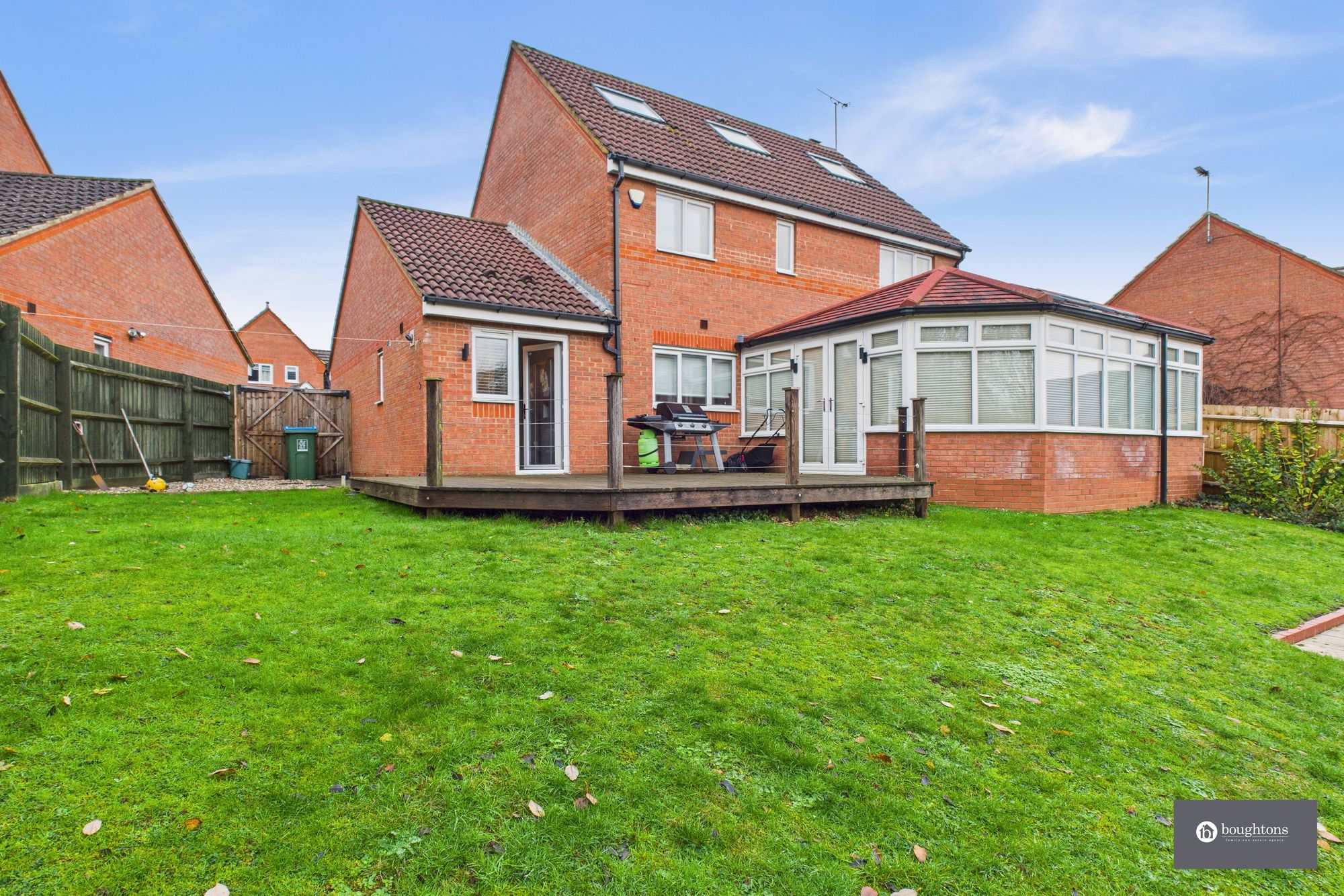 6 bed detached house for sale in Aris Way, Buckingham, MK18  - Property Image 2