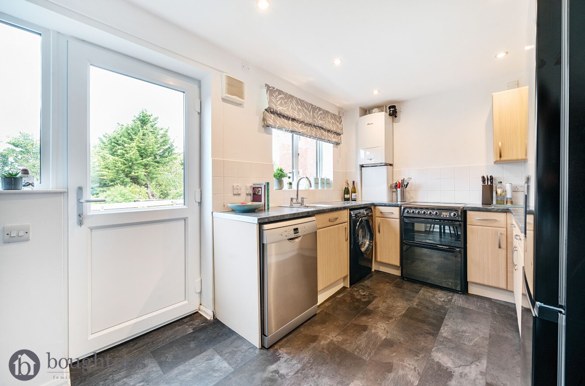 2 bed semi-detached house for sale in Stuart Road, Brackley  - Property Image 5