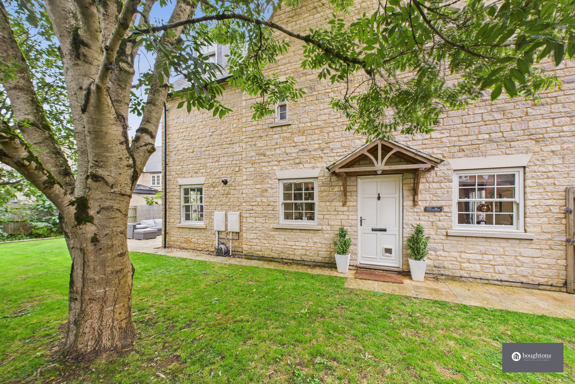 4 bed semi-detached house for sale in Sycamore Close, Brackley, NN13  - Property Image 1