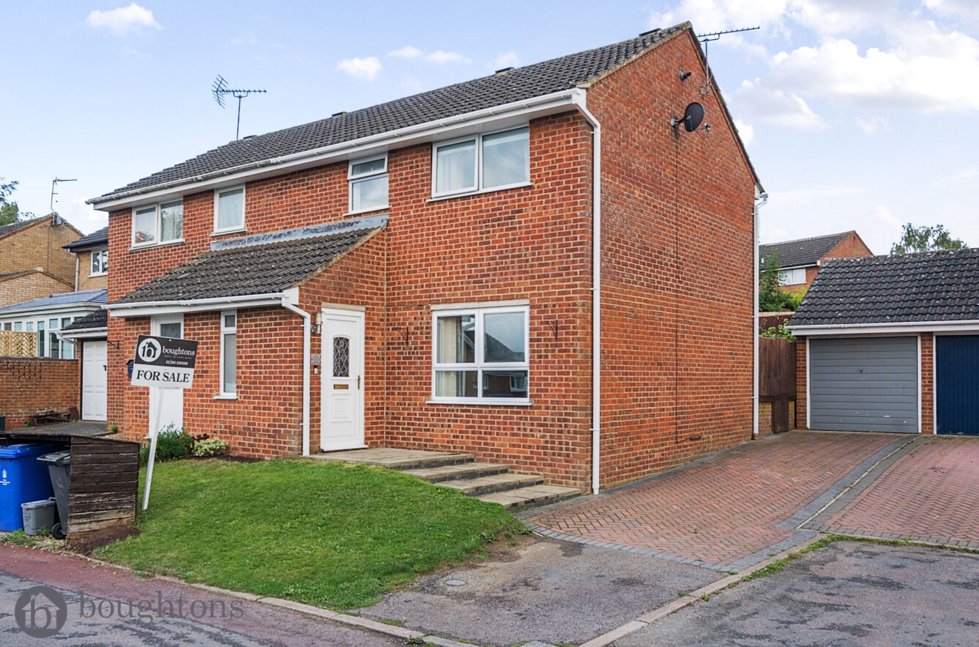 3 bed semi-detached house for sale in Allens Gate, Brackley  - Property Image 1