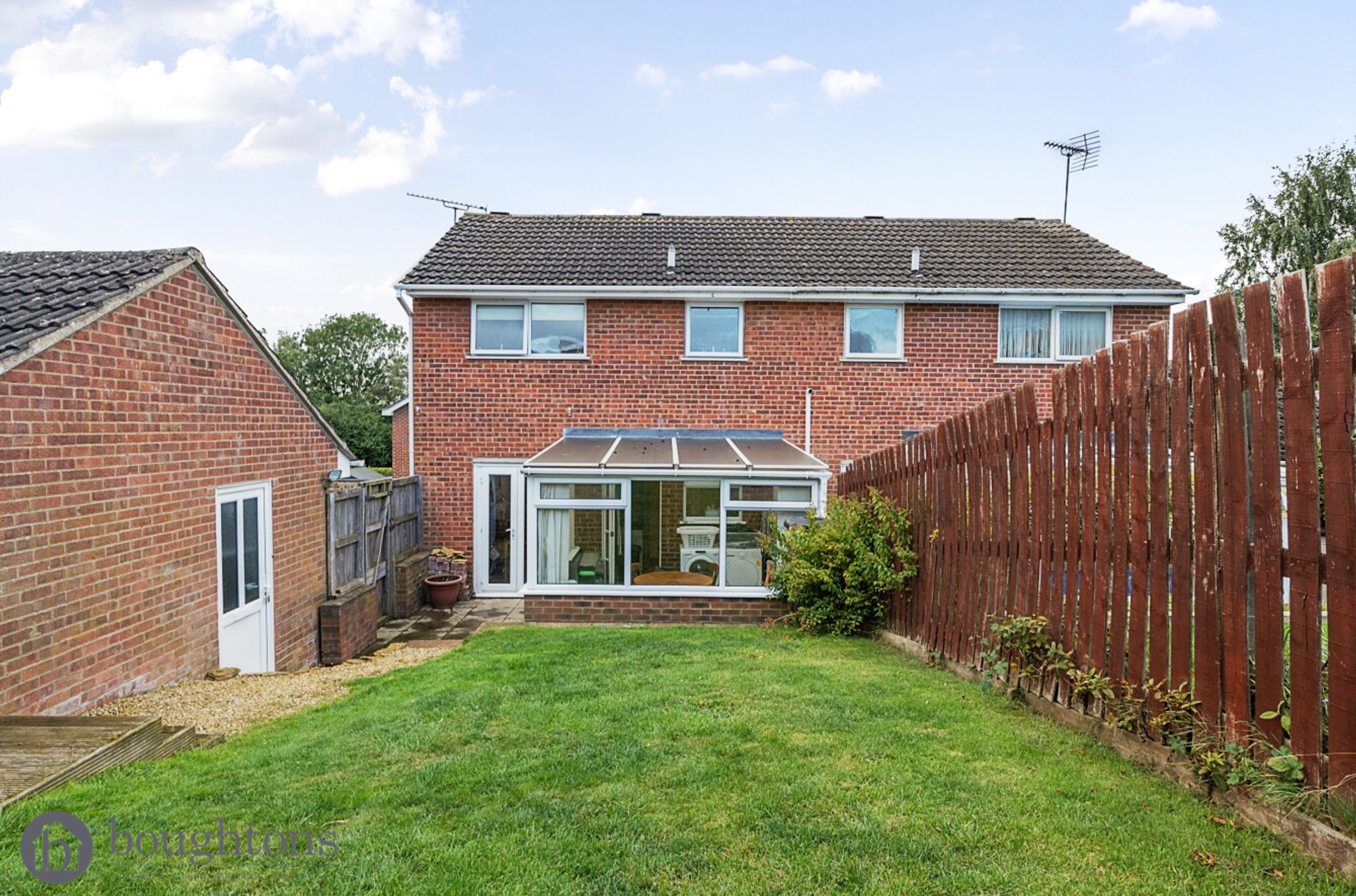 3 bed semi-detached house for sale in Allens Gate, Brackley  - Property Image 2