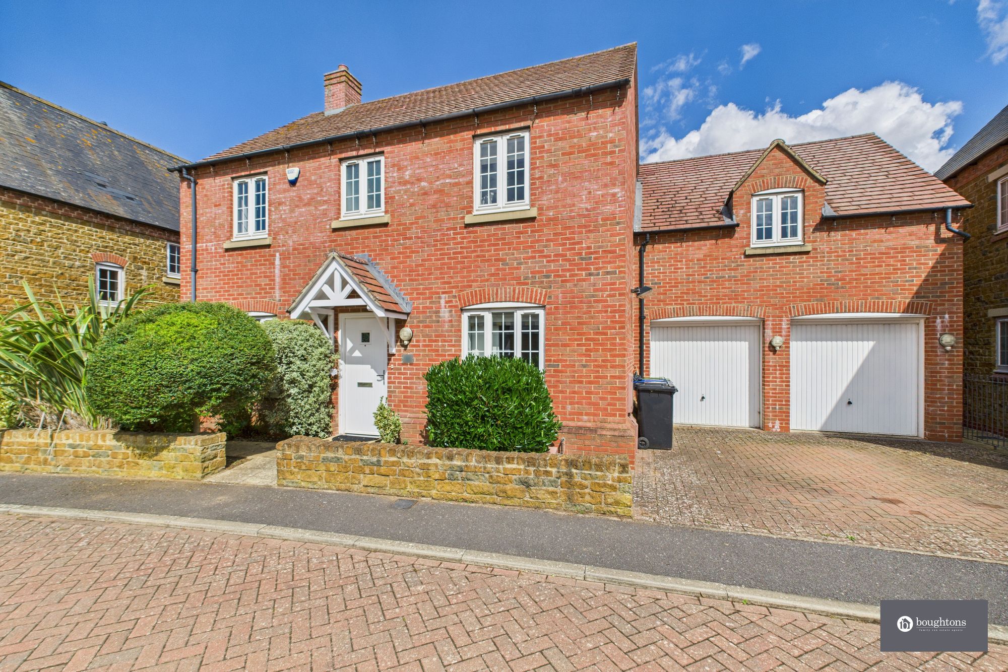 4 bed detached house for sale in Rochester Close, Banbury, OX17