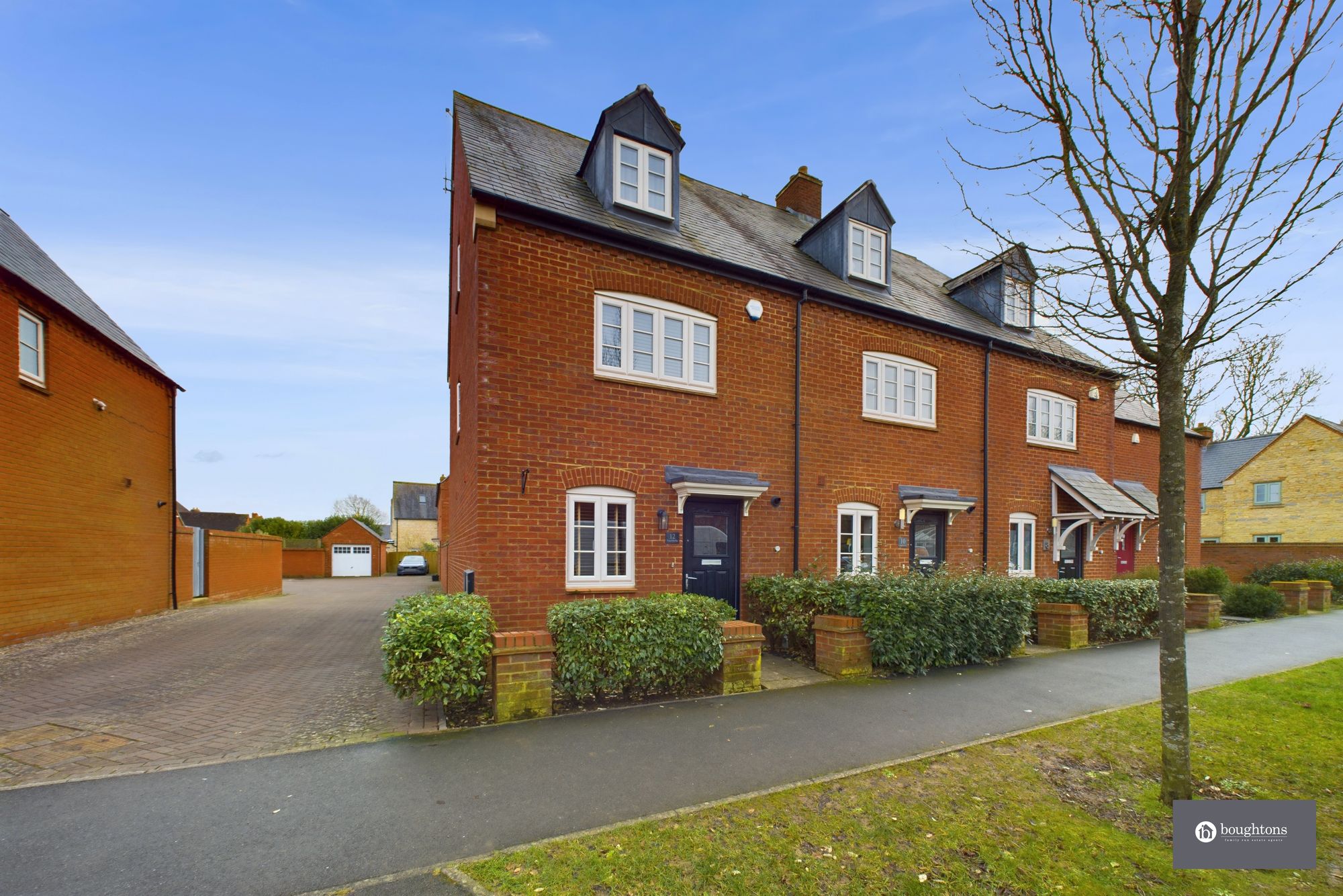 3 bed terraced house for sale in Poppyfields Way, Brackley  - Property Image 1