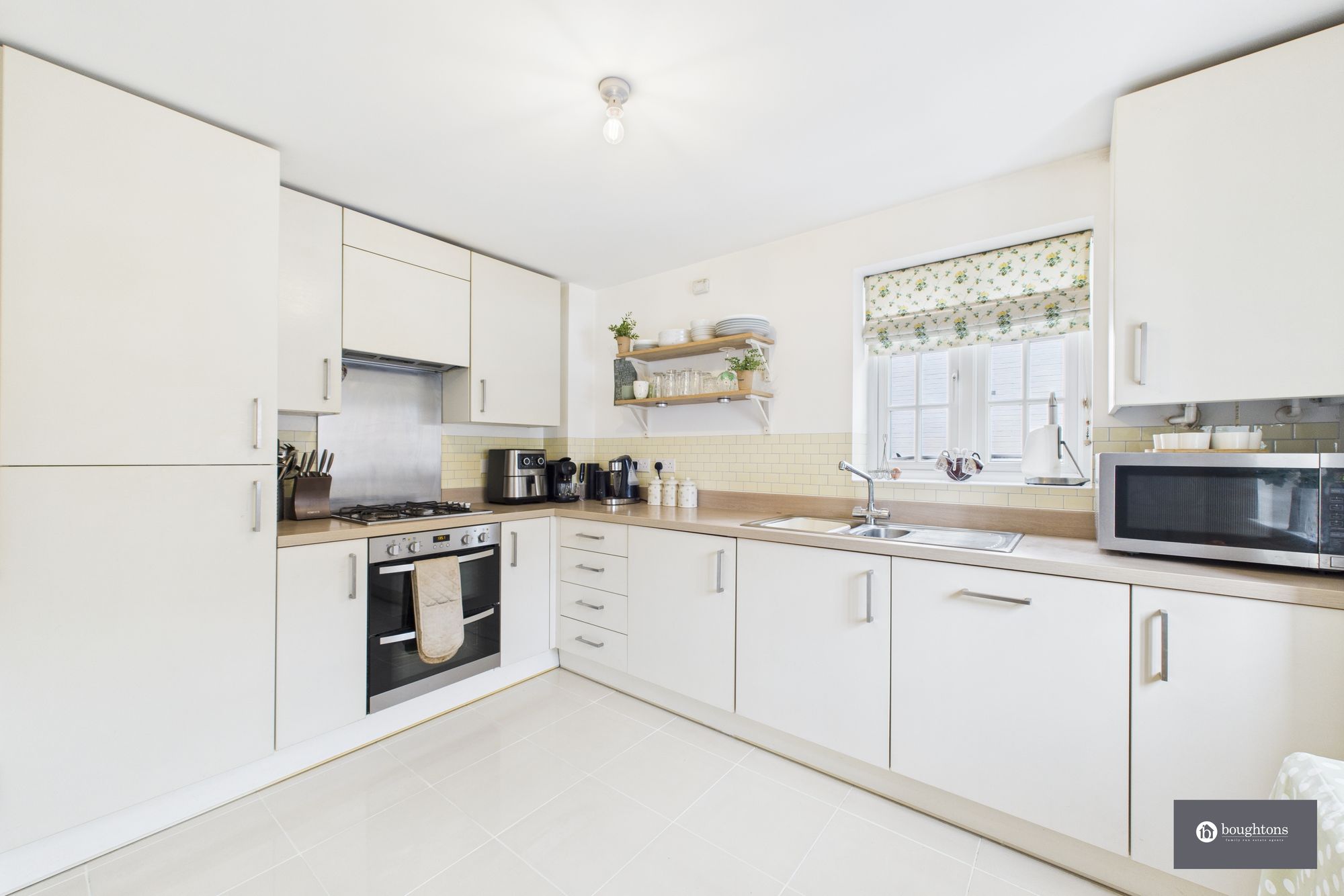 3 bed semi-detached house for sale in Jutland Drive, Brackley  - Property Image 2