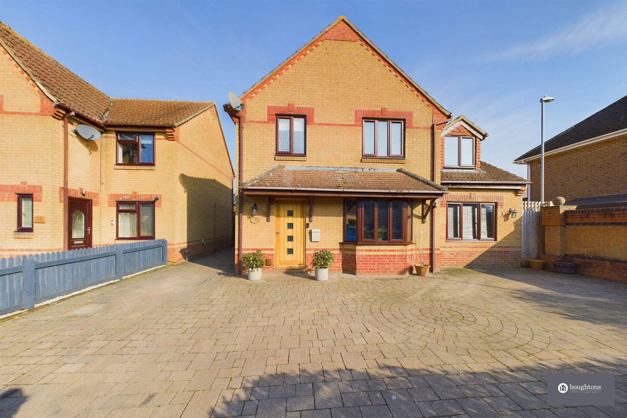 5 bed detached house for sale in Beech Drive, Brackley  - Property Image 1