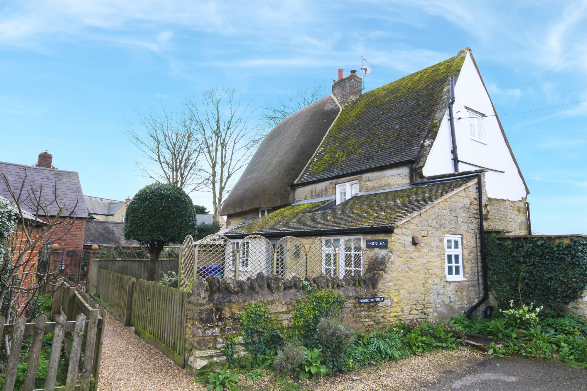 1 bed semi-detached cottage for sale in The Square, Banbury  - Property Image 1