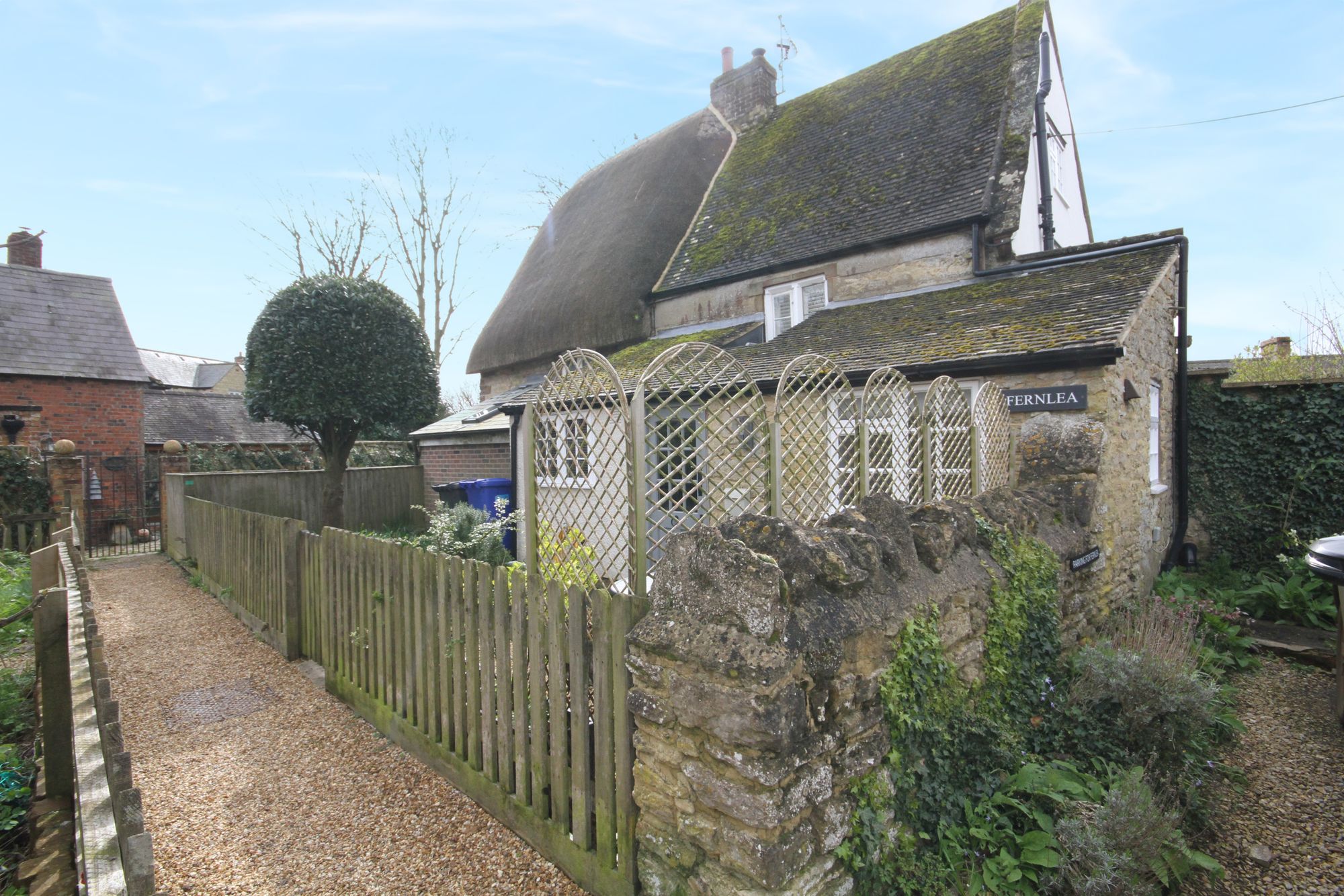 1 bed semi-detached house for sale in The Square, Banbury  - Property Image 22