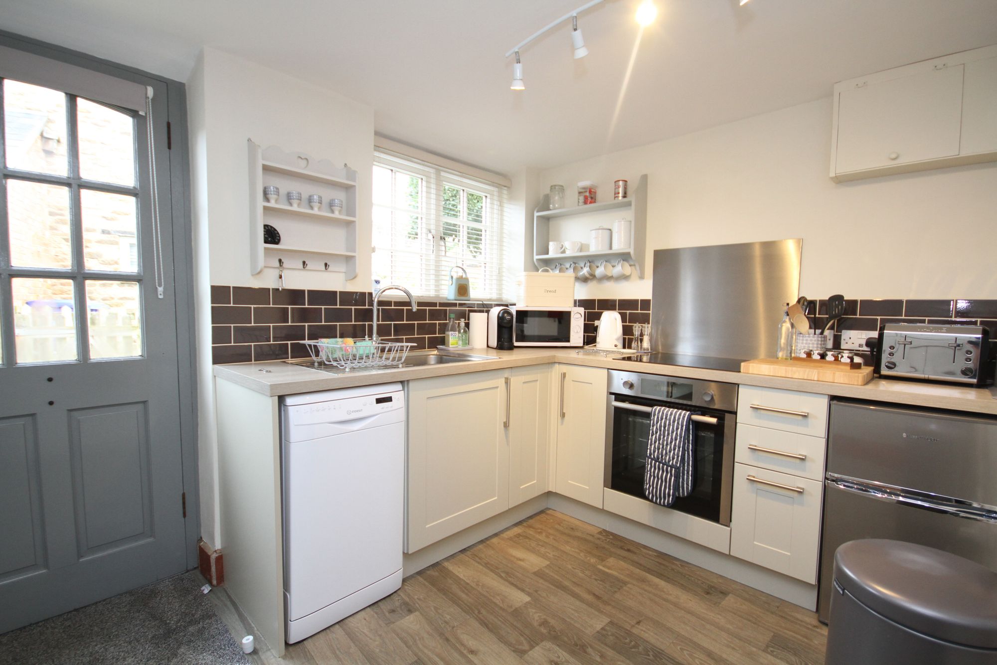 1 bed semi-detached house for sale in The Square, Banbury  - Property Image 8