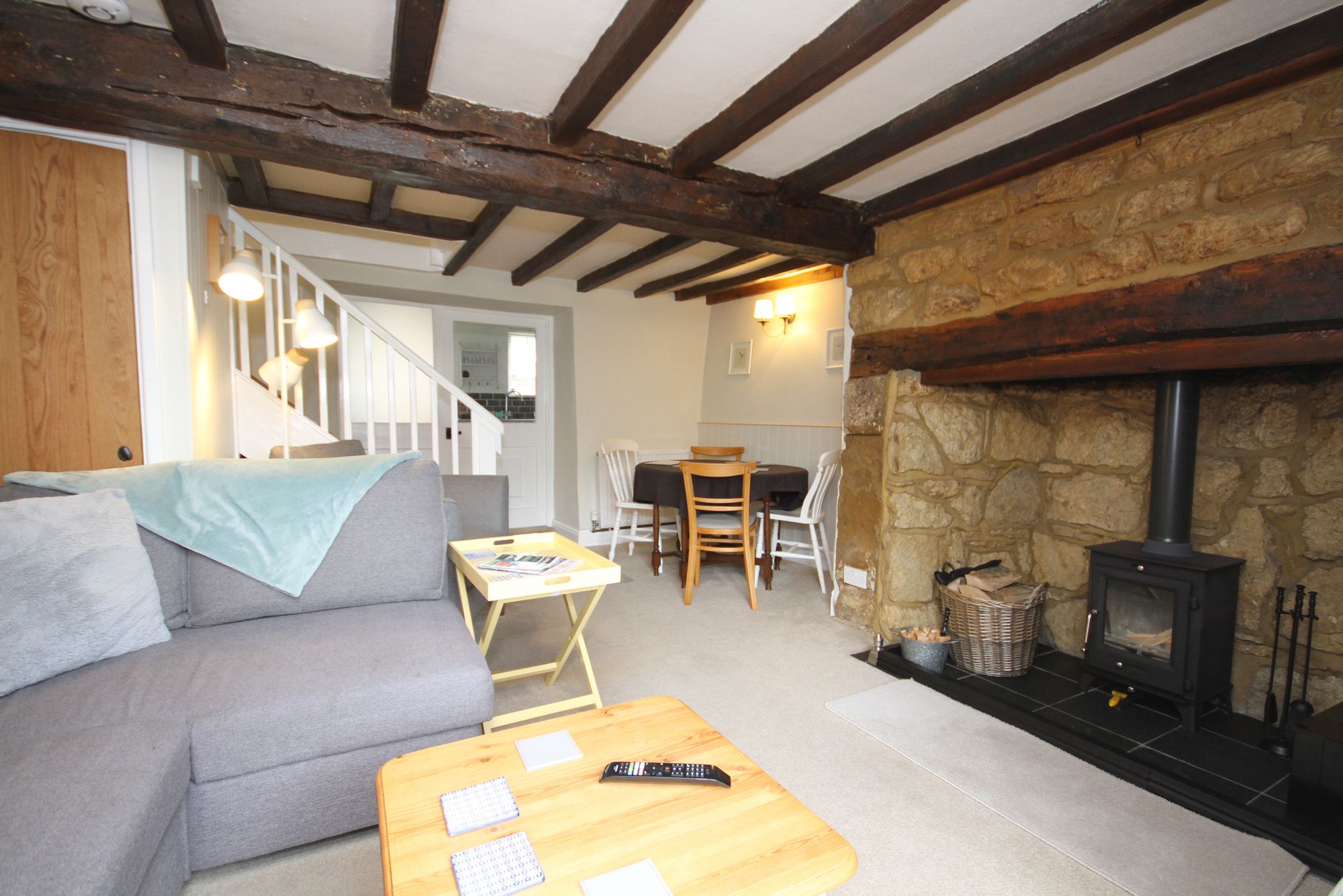 1 bed semi-detached cottage for sale in The Square, Banbury  - Property Image 2