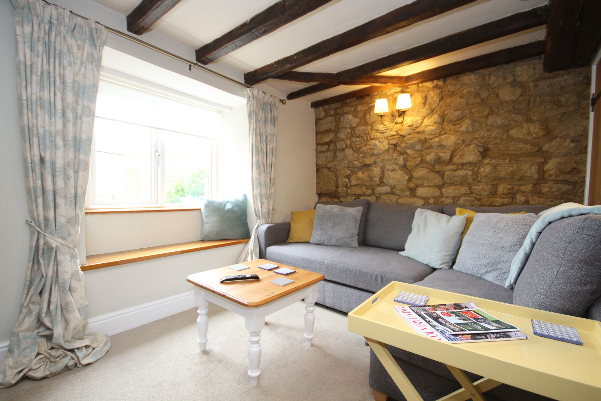 1 bed semi-detached cottage for sale in The Square, Banbury  - Property Image 3