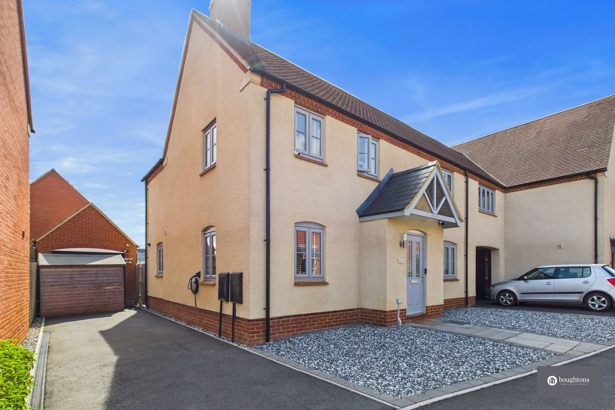 4 bed link detached house for sale in Calypso Lane, Brackley, NN13
