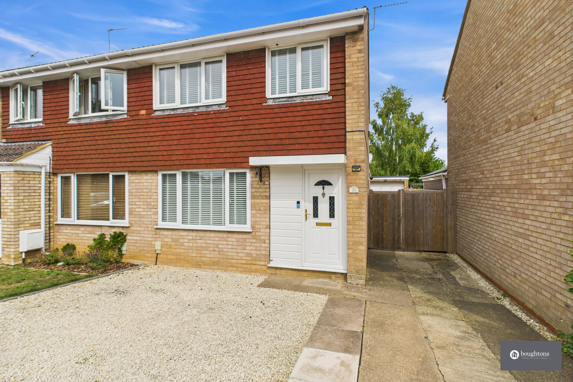 3 bed semi-detached house for sale in Faugere Close, Brackley, NN13  - Property Image 1