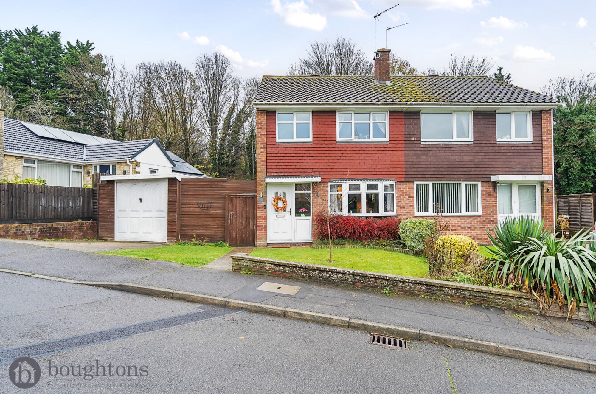 3 bed semi-detached house for sale in Valley Road, Brackley  - Property Image 1