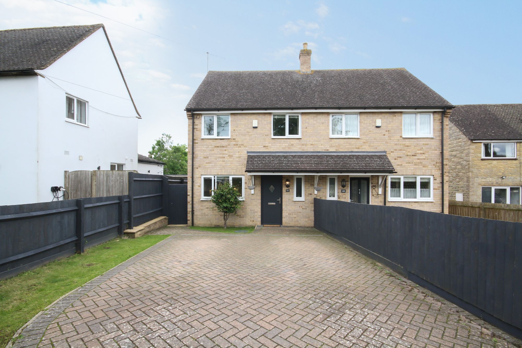 3 bed house for sale in Westhorp, Banbury  - Property Image 2