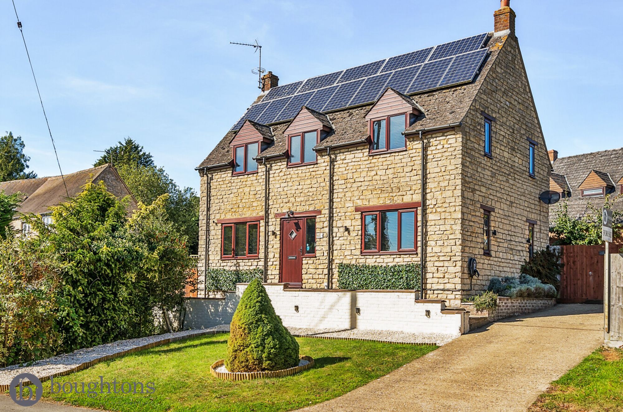 4 bed detached house for sale in Wappenham Road, Brackley  - Property Image 1