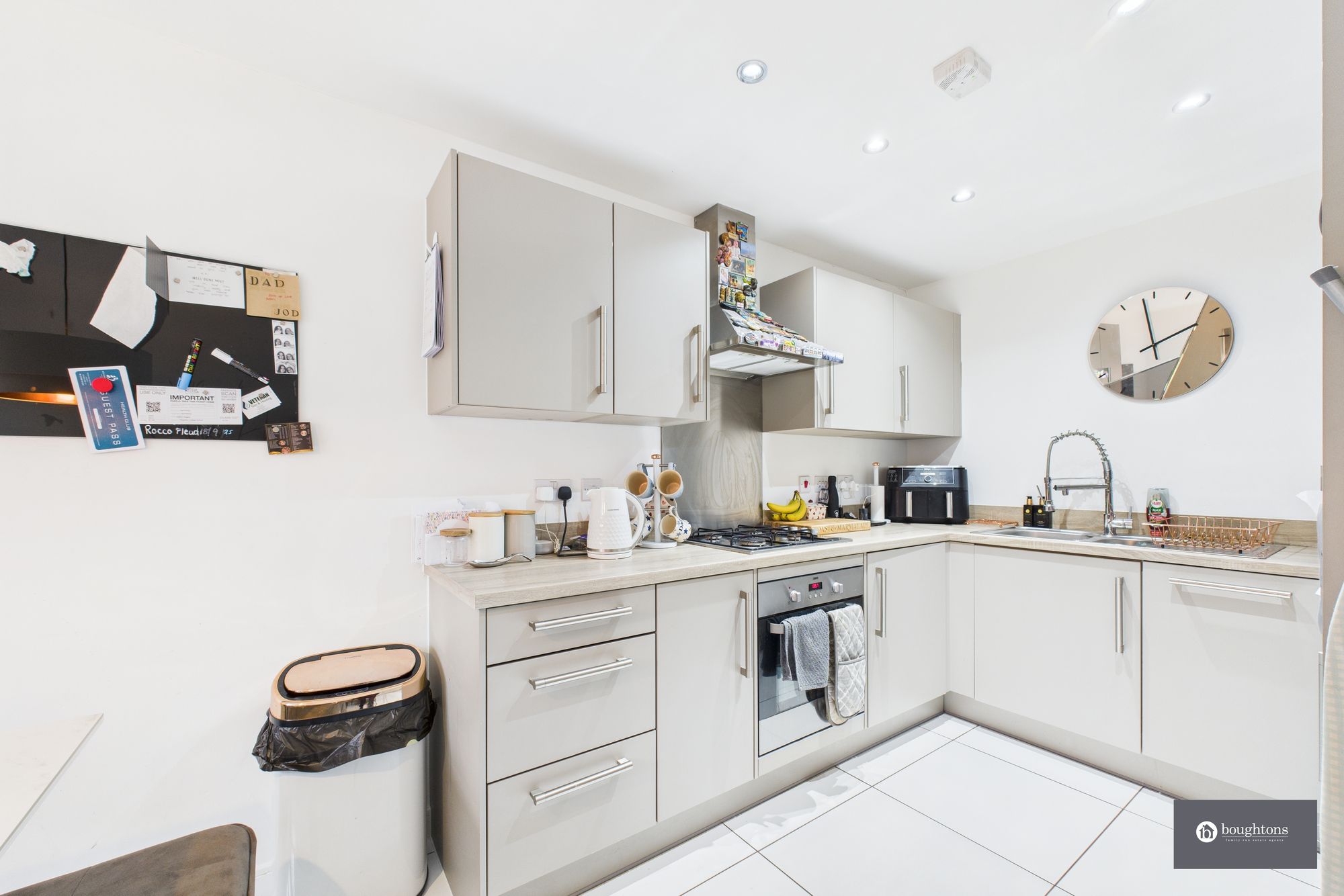 4 bed mid-terraced house for sale in Foxhills Way, Brackley 6