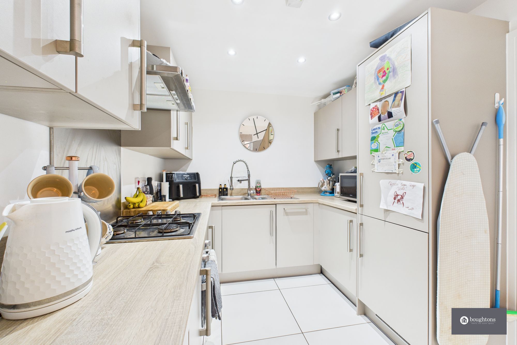 4 bed mid-terraced house for sale in Foxhills Way, Brackley 2