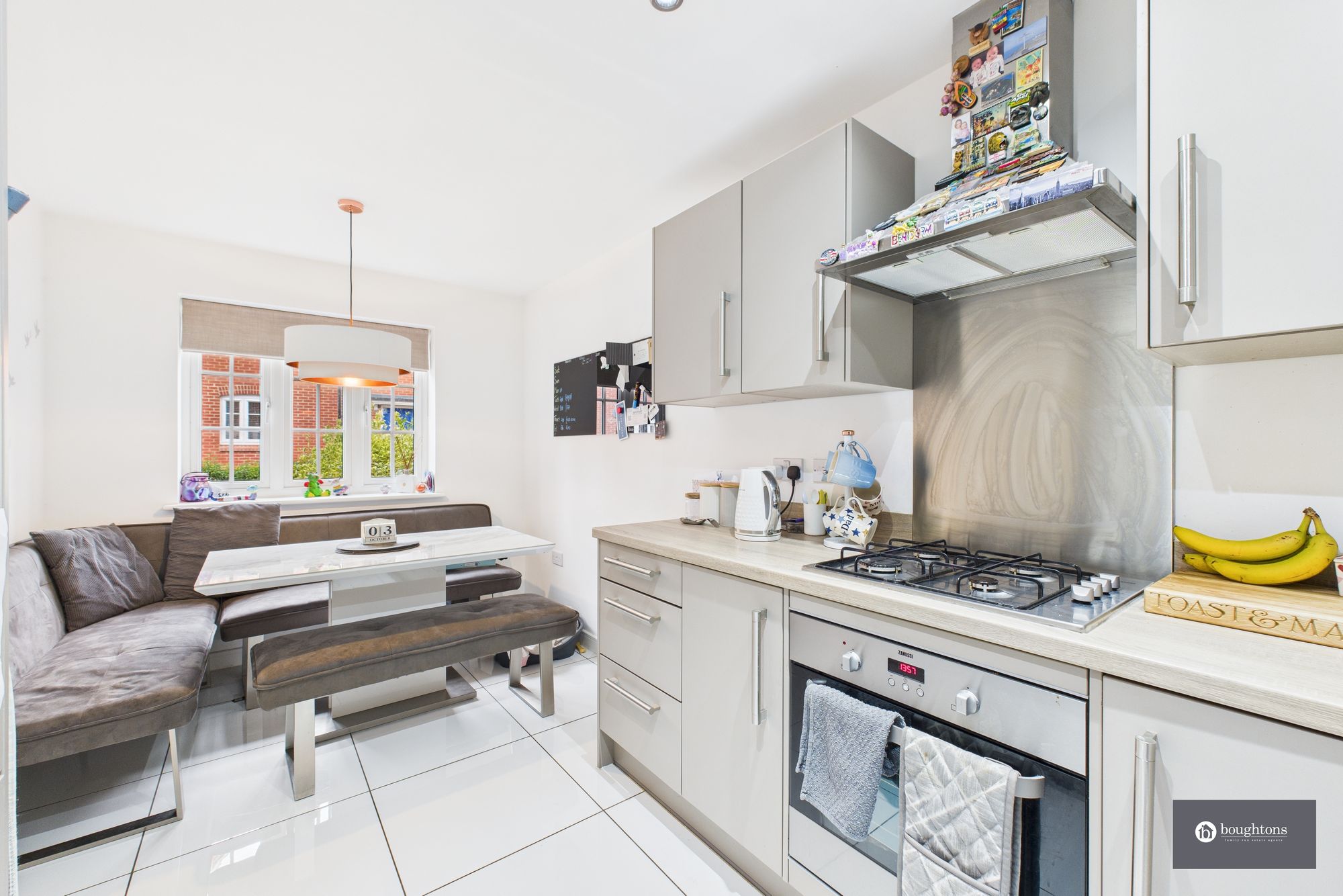 4 bed mid-terraced house for sale in Foxhills Way, Brackley 5