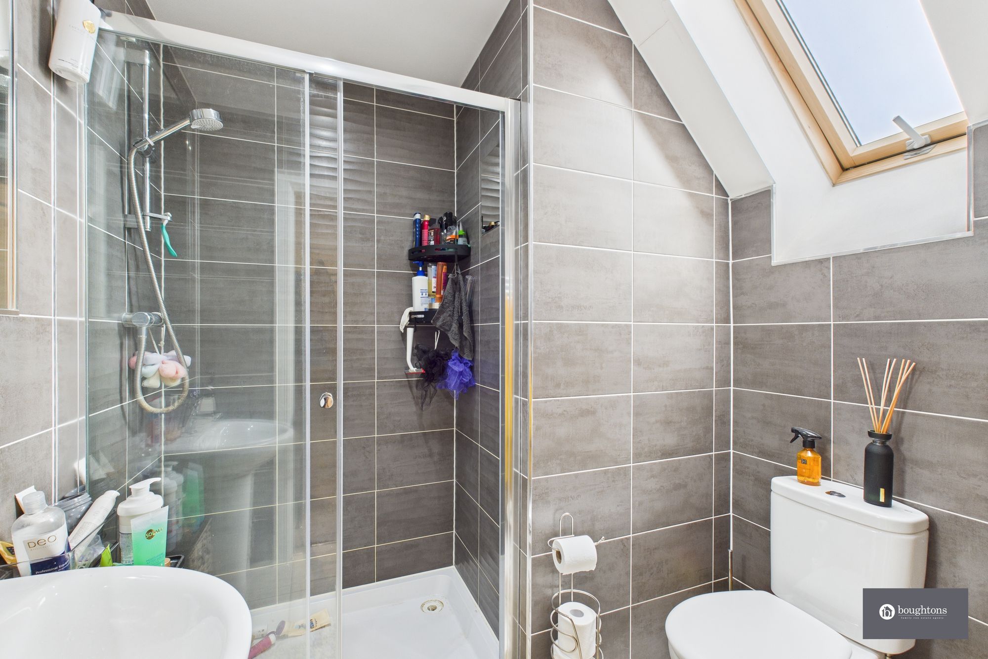 4 bed mid-terraced house for sale in Foxhills Way, Brackley 13