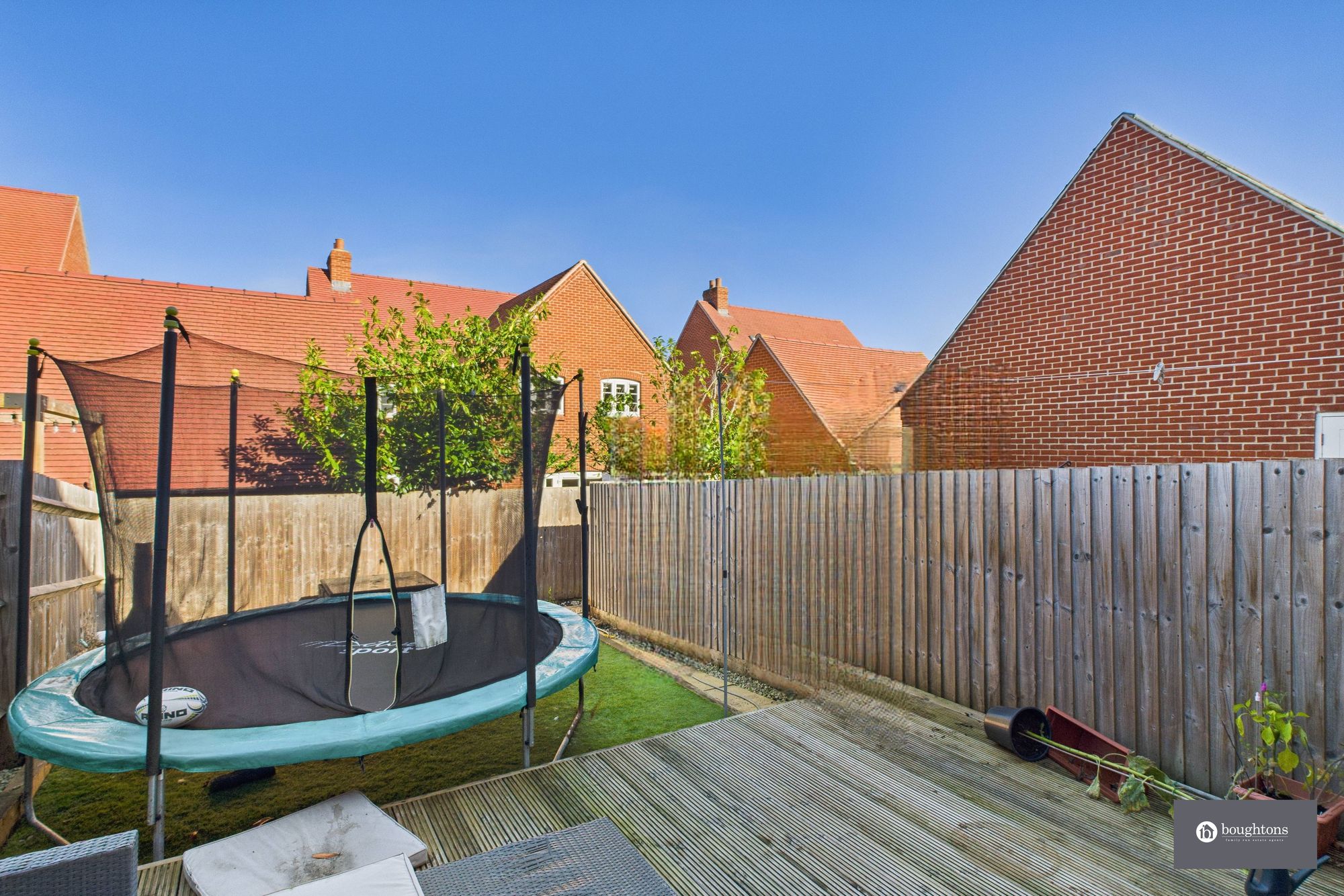 4 bed mid-terraced house for sale in Foxhills Way, Brackley 20