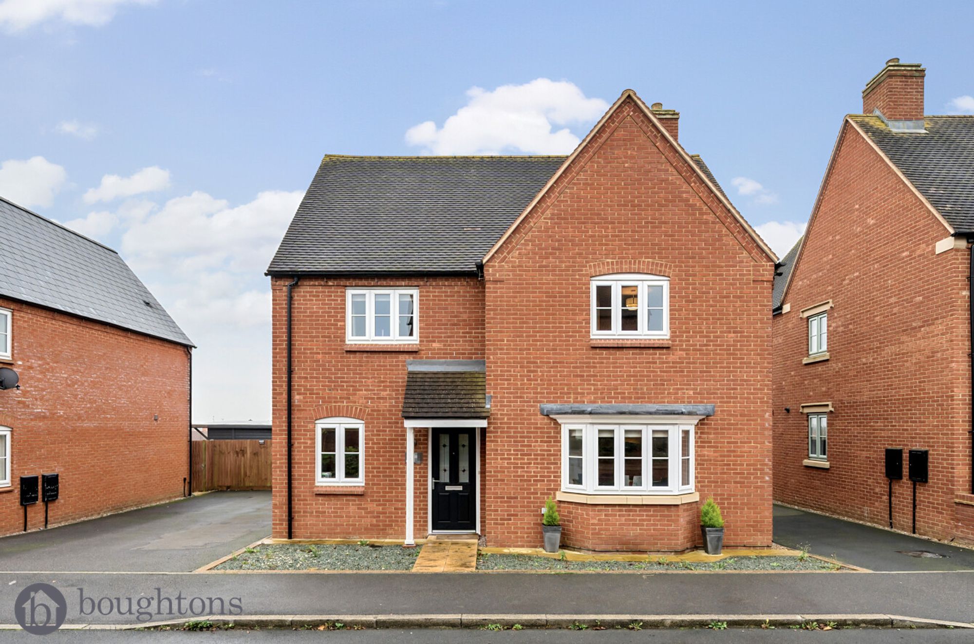 4 bed detached house for sale in Desdemona Way, Brackley  - Property Image 1