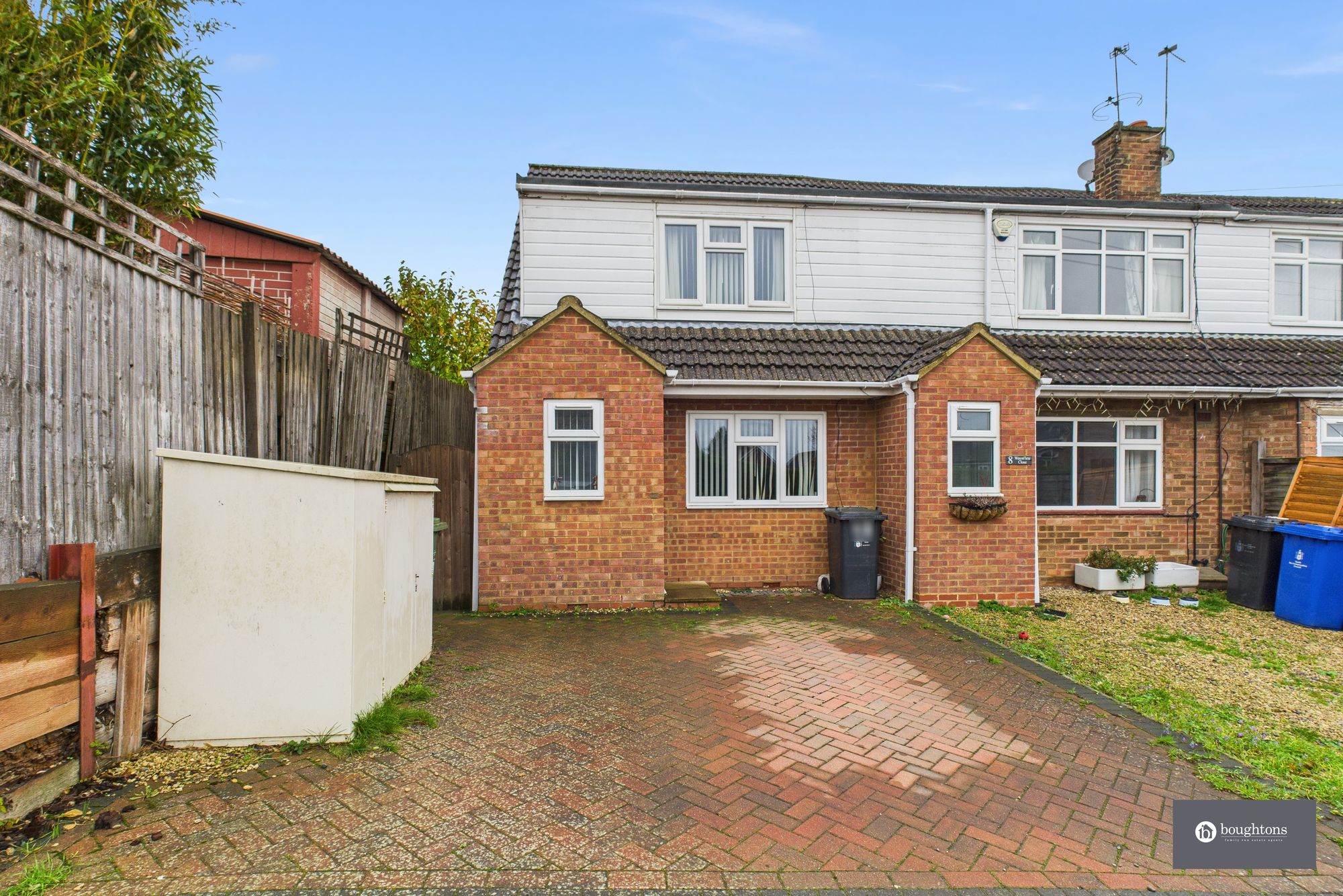 3 bed end of terrace house for sale in Waynflete Close, Brackley  - Property Image 1